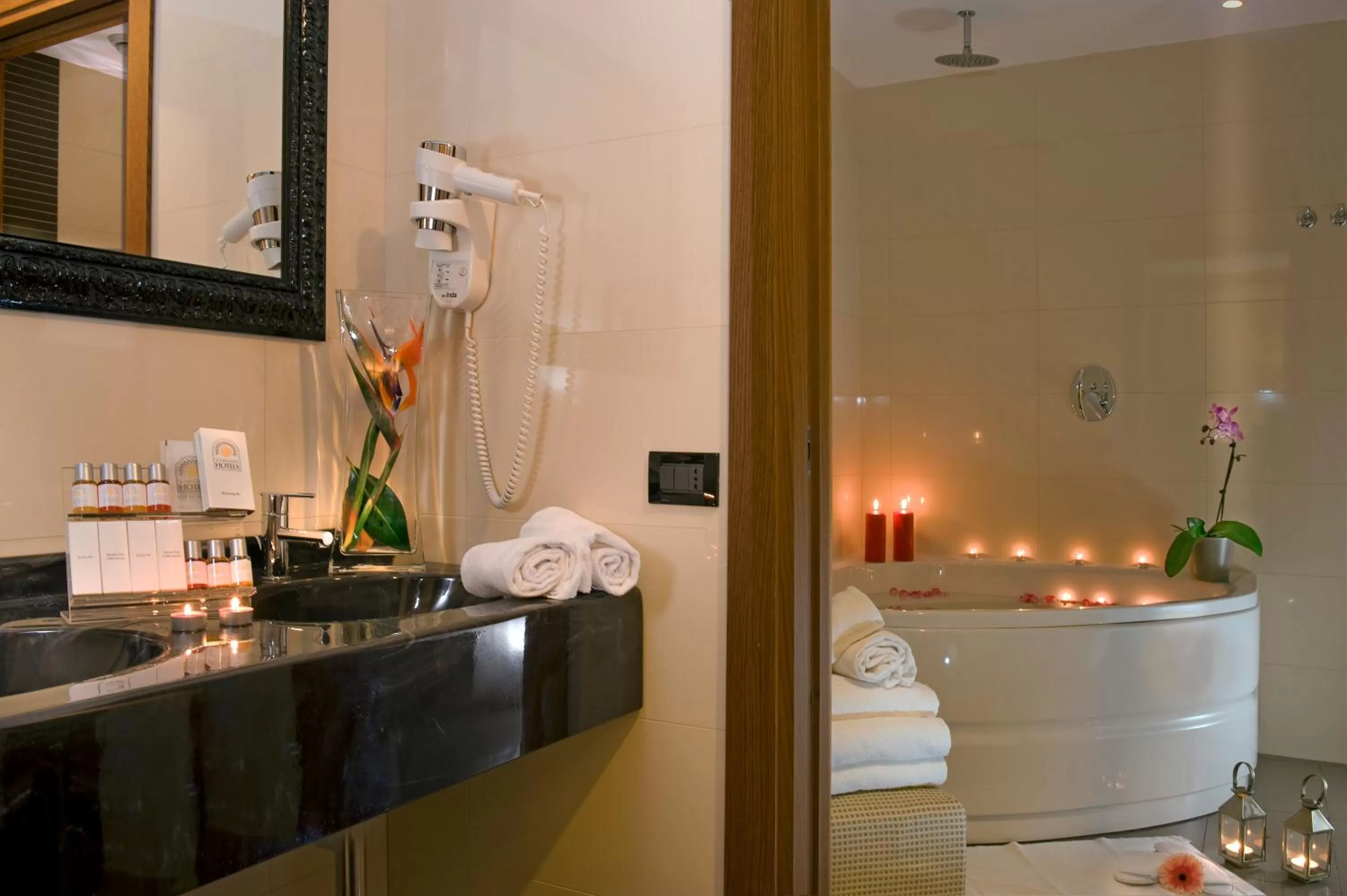 Bathroom in Cardinal Hotel St. Peter