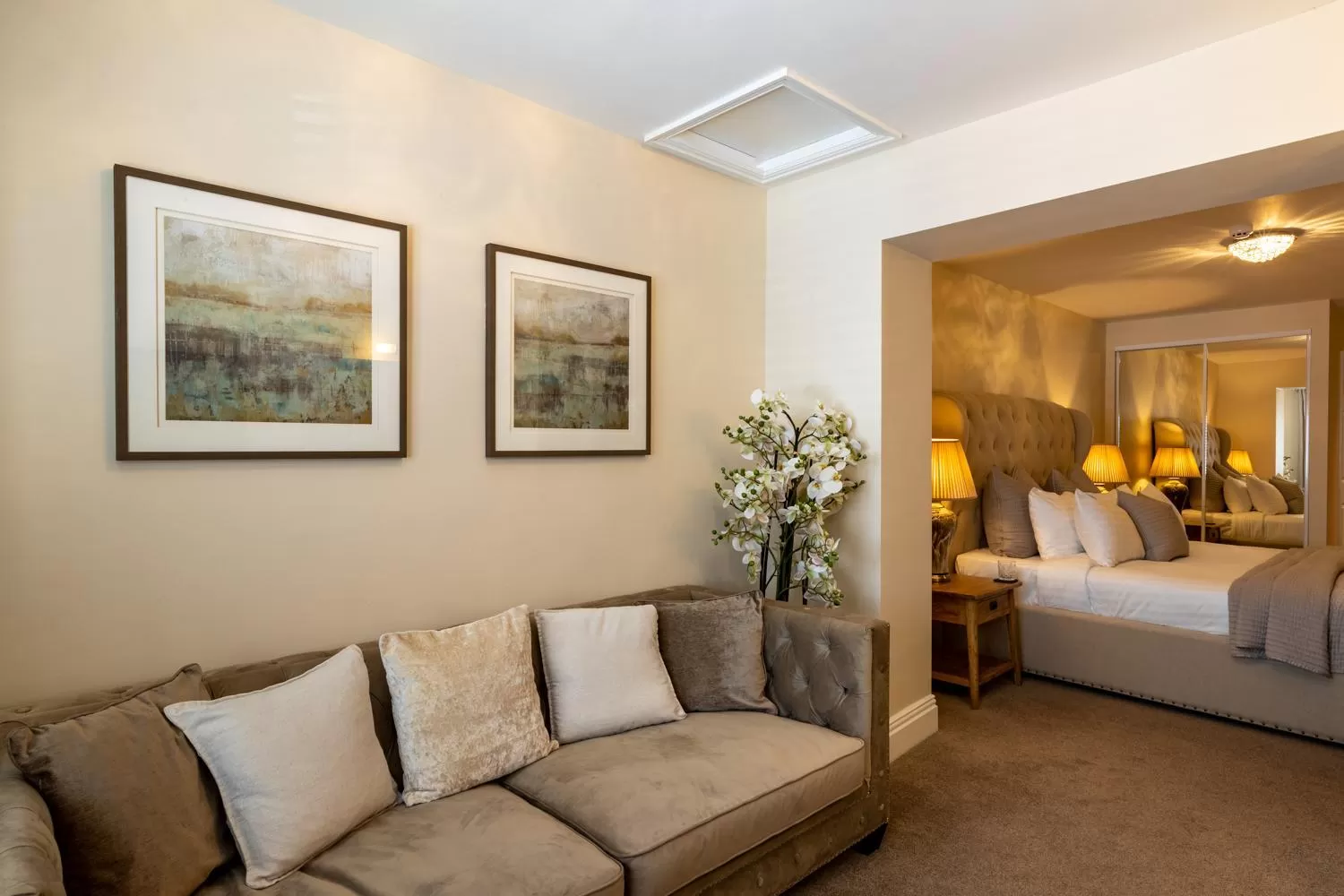 Bedroom, Bed in Lakes Hotel & Spa