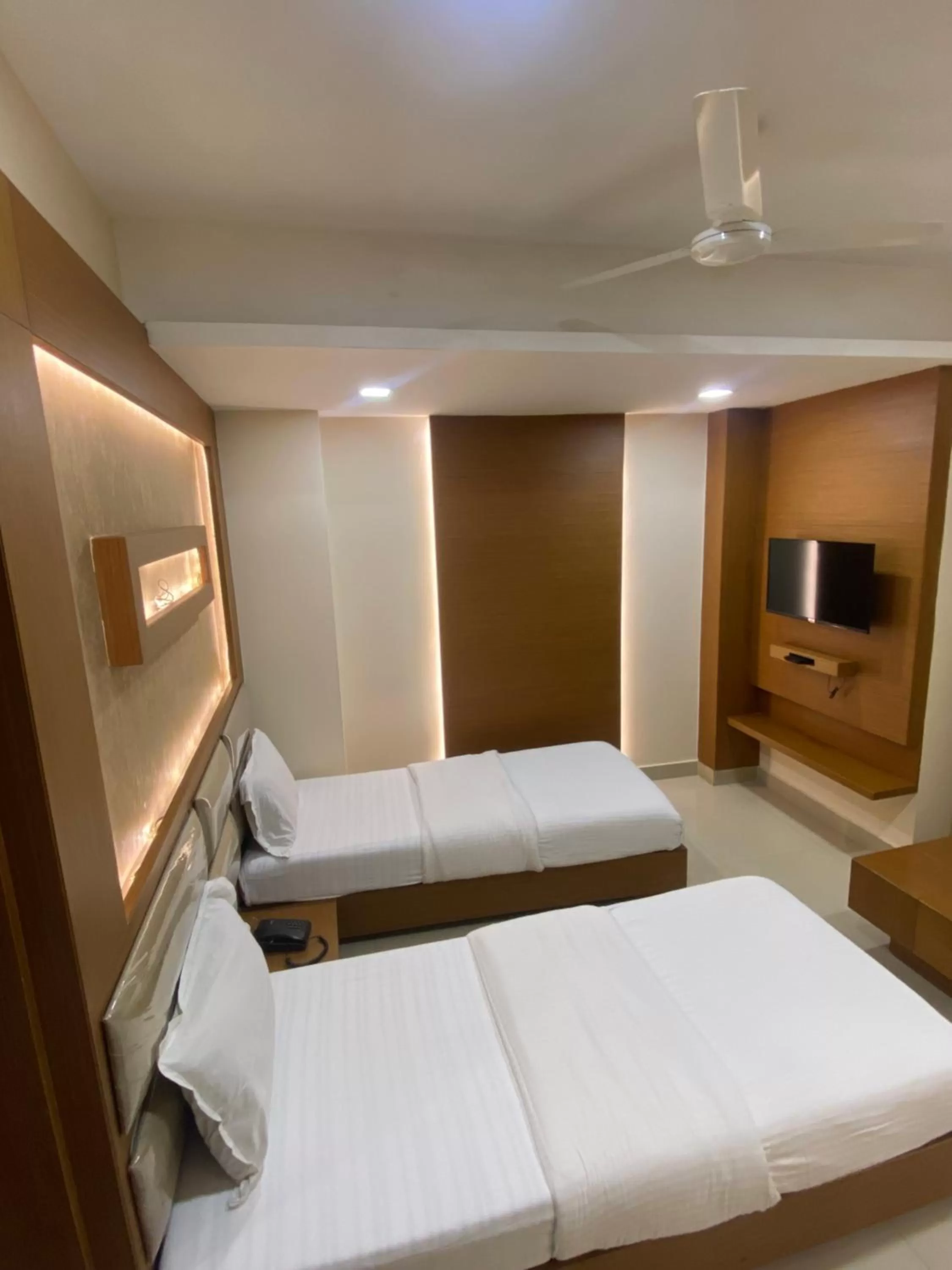 Bed in Greens Suite - Business Class Hotel - Opposite Ripon Building