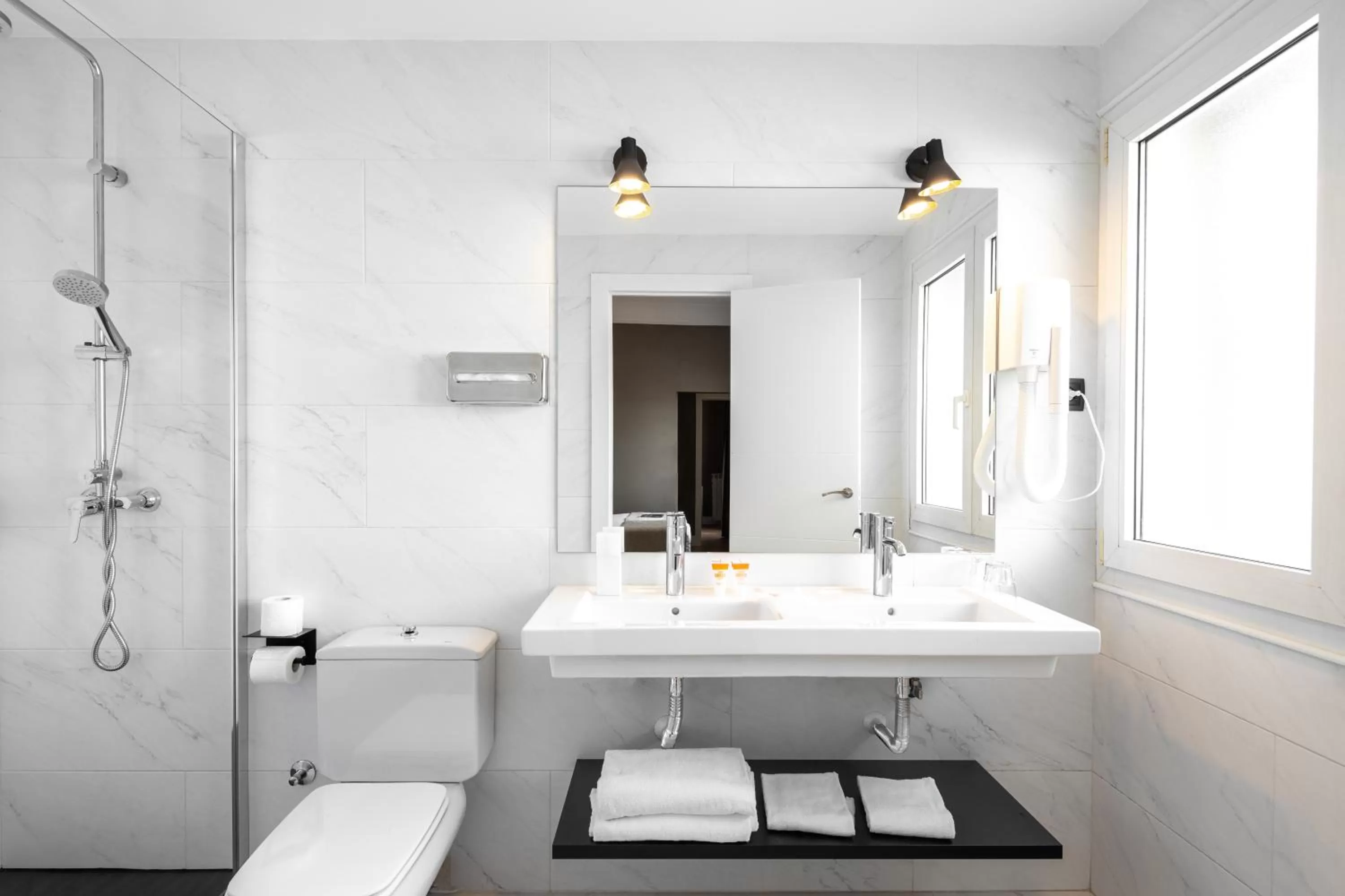 Bathroom in Hotel Cortezo