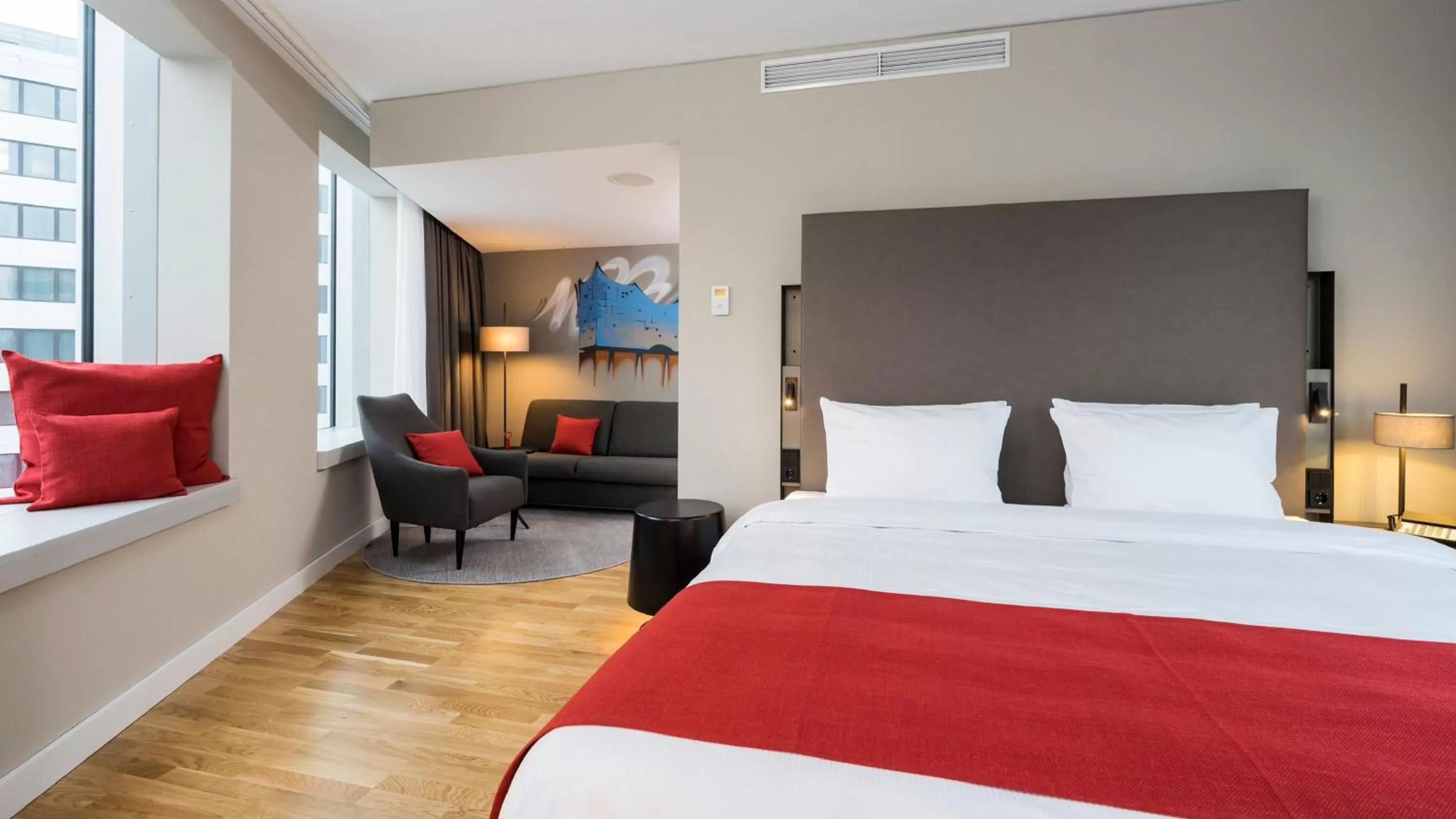 Photo of the whole room, Bed in Holiday Inn Hamburg - City Nord by IHG