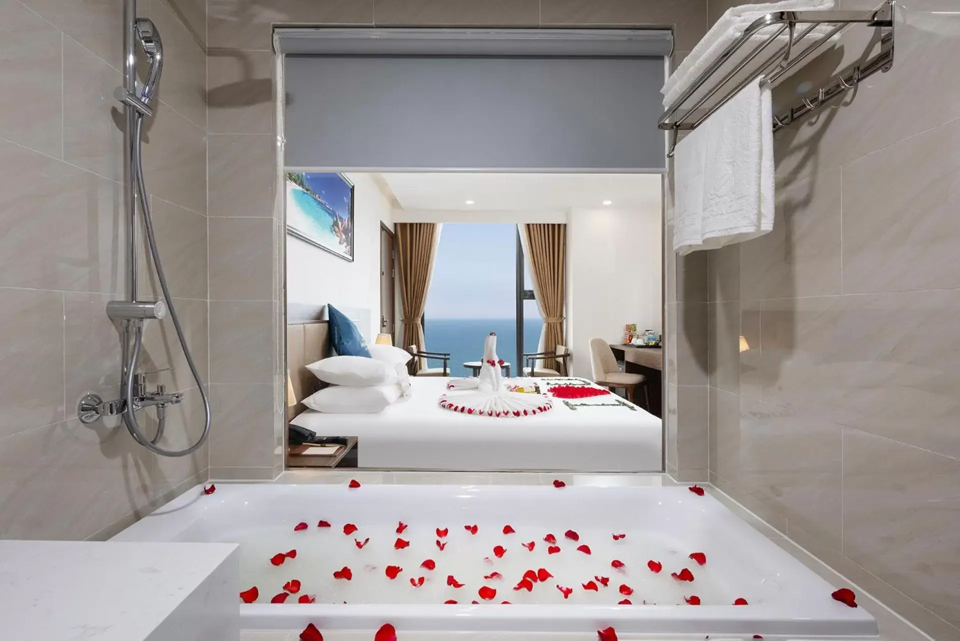Senior Deluxe Double or Twin Room with Sea View in Miracle Luxury Nha Trang Senior Deluxe Double or Twin Room with Sea View in Miracle Luxury Nha Trang