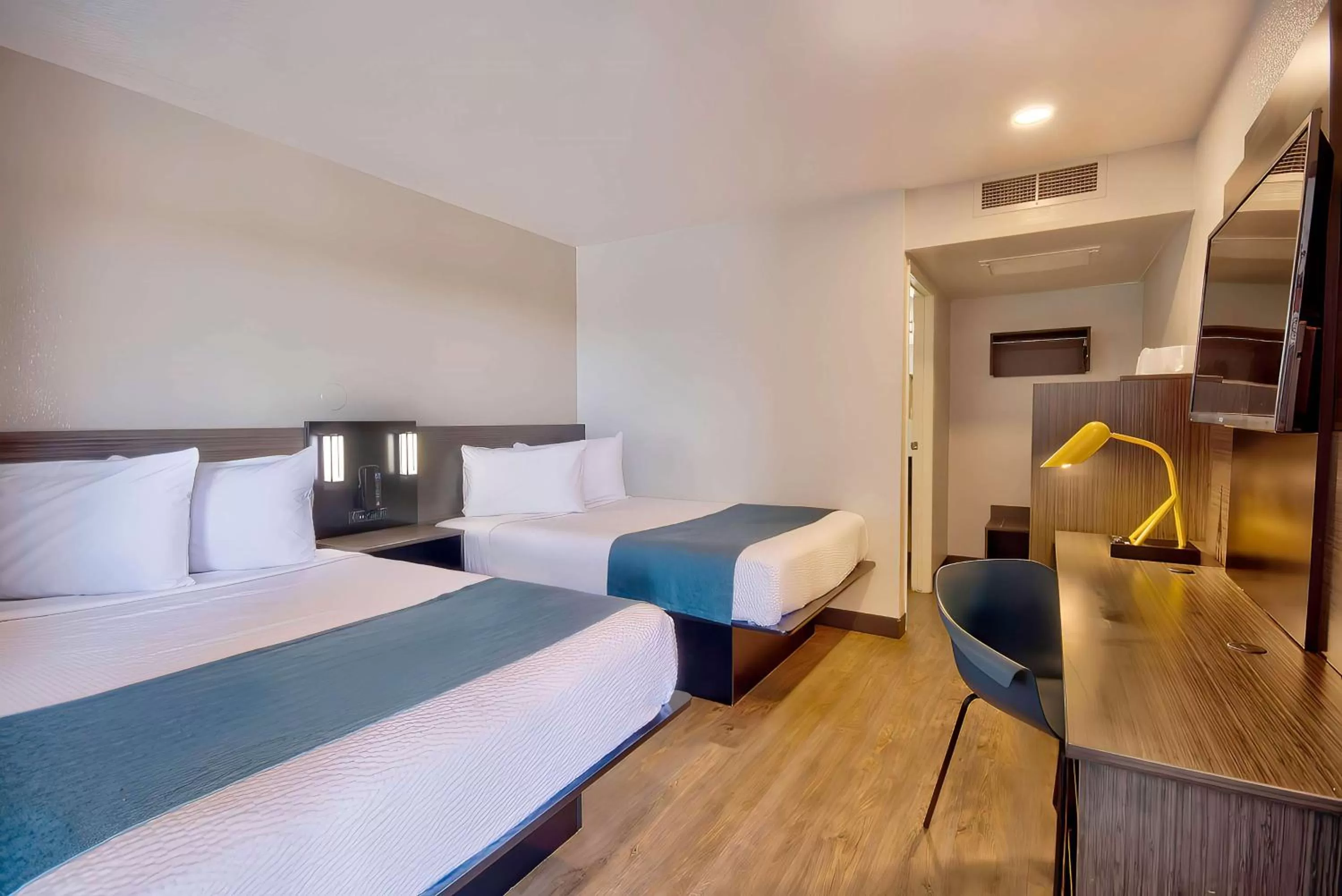 Bedroom in Motel 6-Palmdale, CA