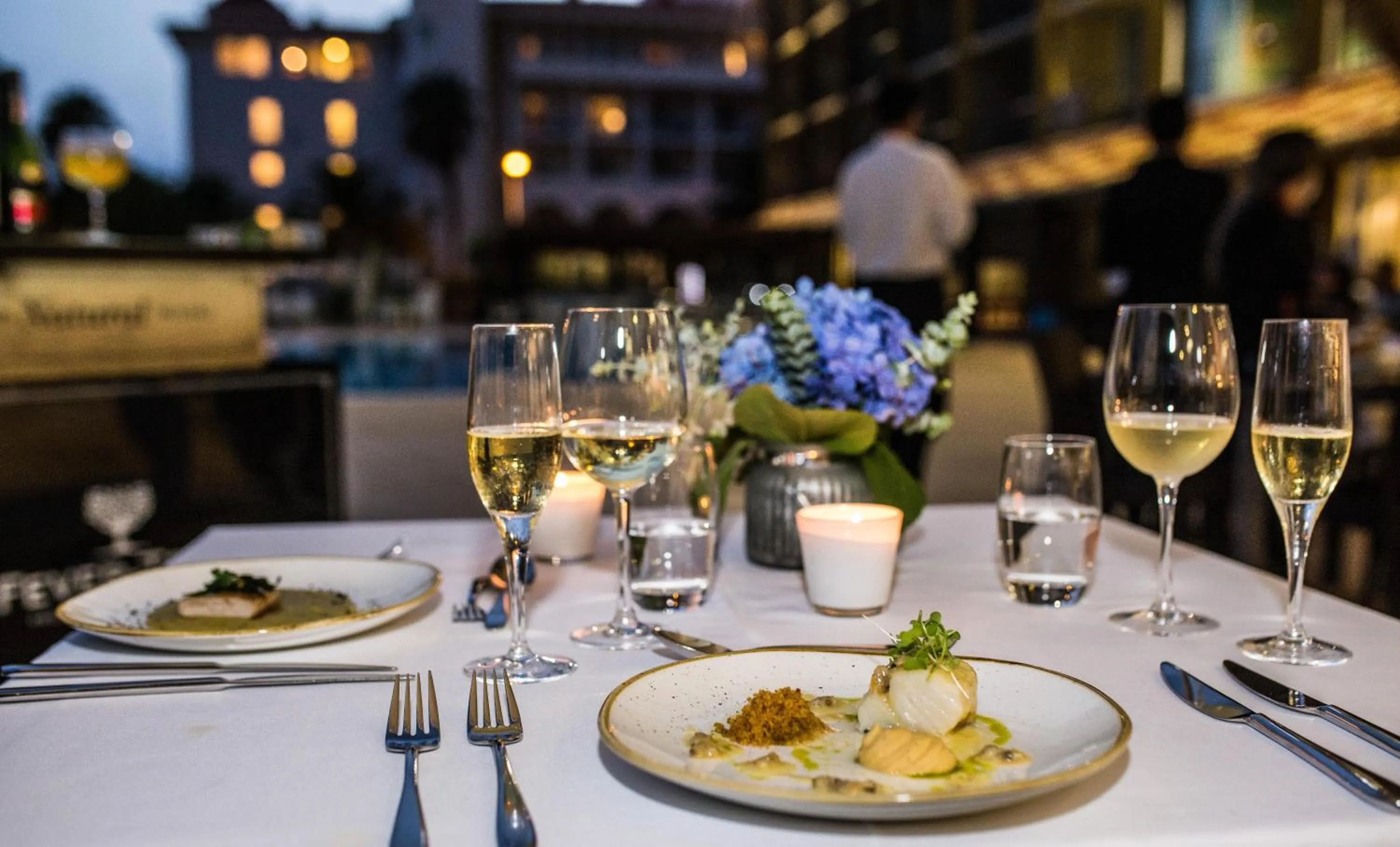 Restaurant/places to eat in The Views Oasis