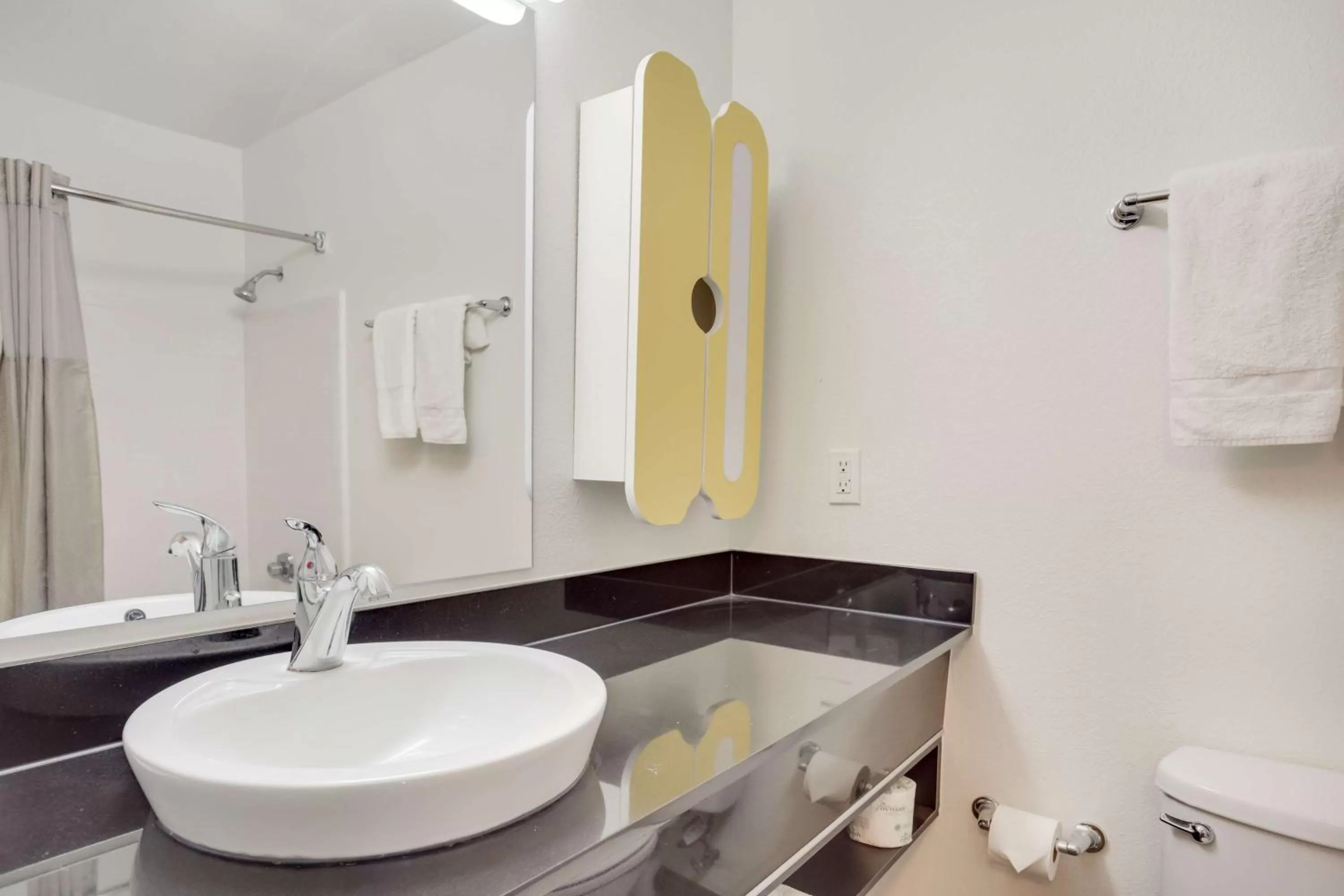 Shower in Studio 6-Stafford, TX - Houston - Sugarland