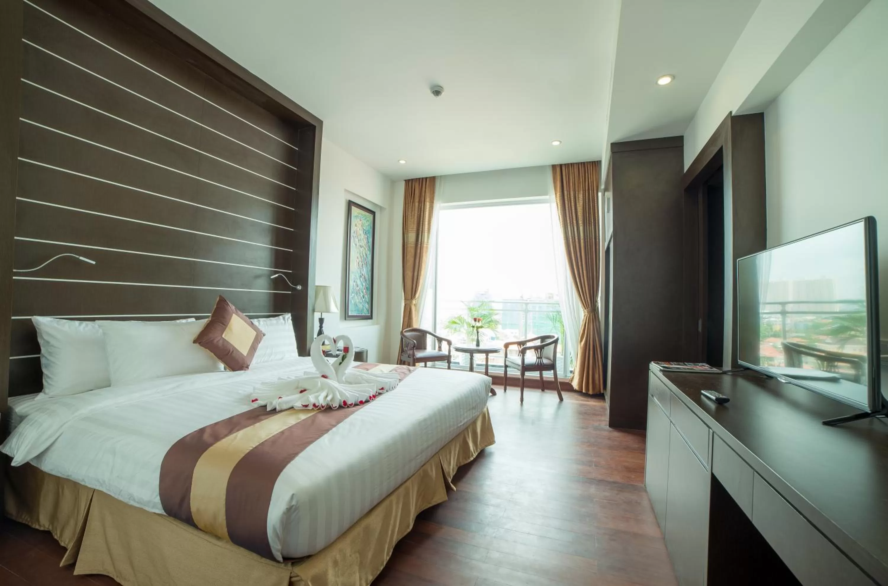 Shower, Bed in Phnom Penh Katari Hotel