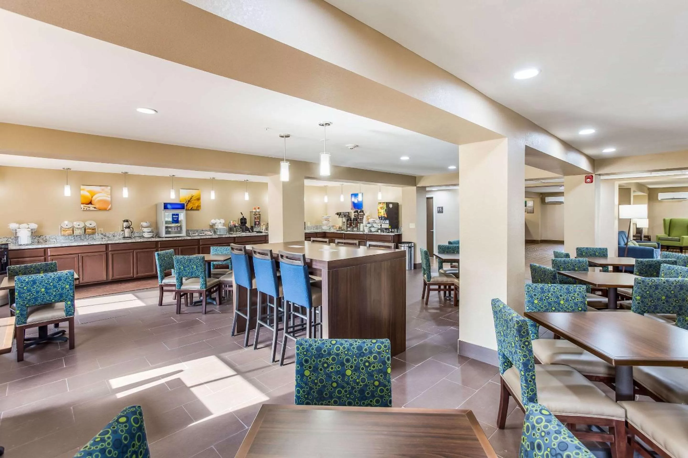 Restaurant/places to eat in Comfort Inn Charleston South