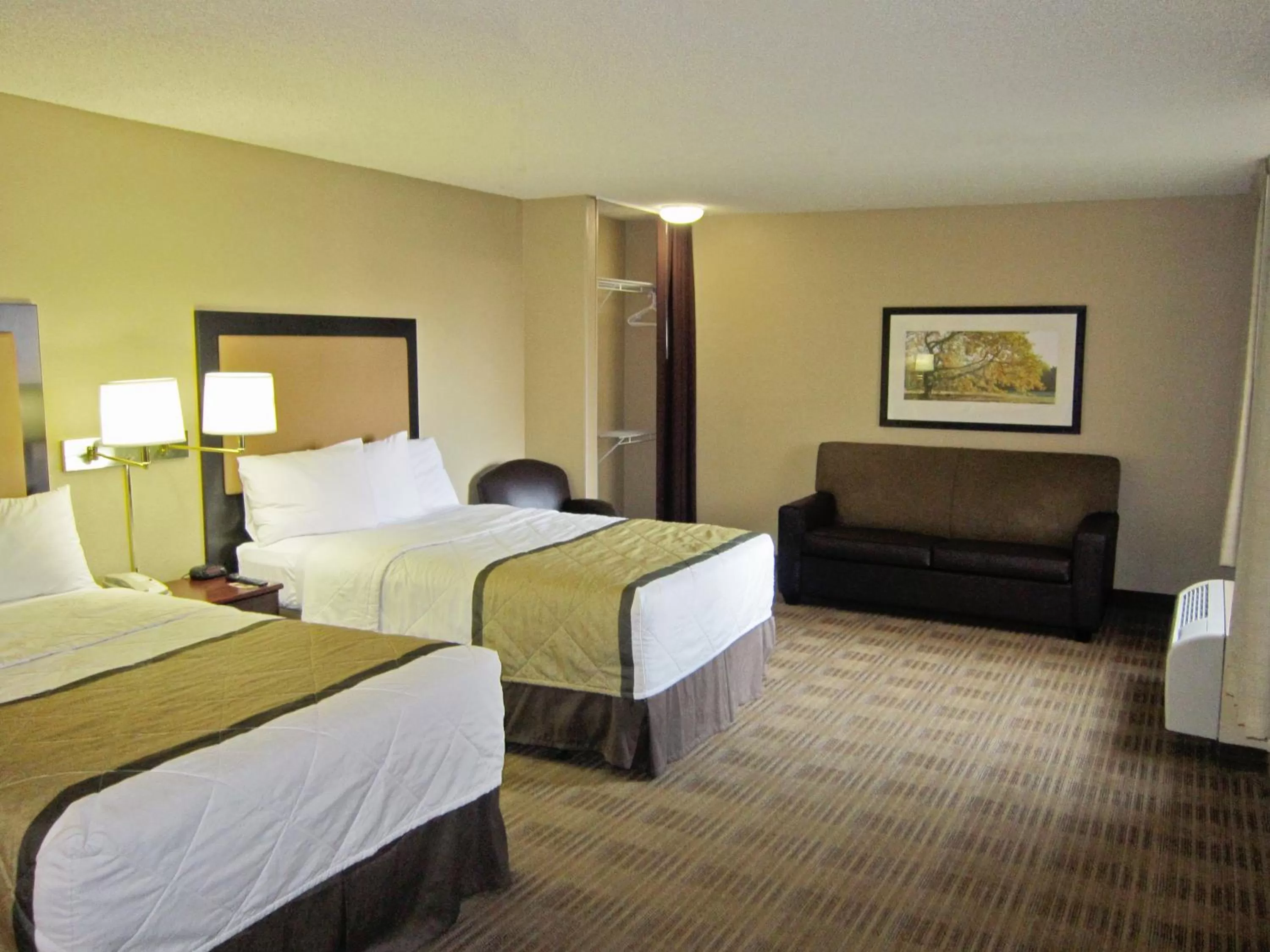Bed in Extended Stay America Suites - Memphis - Germantown West