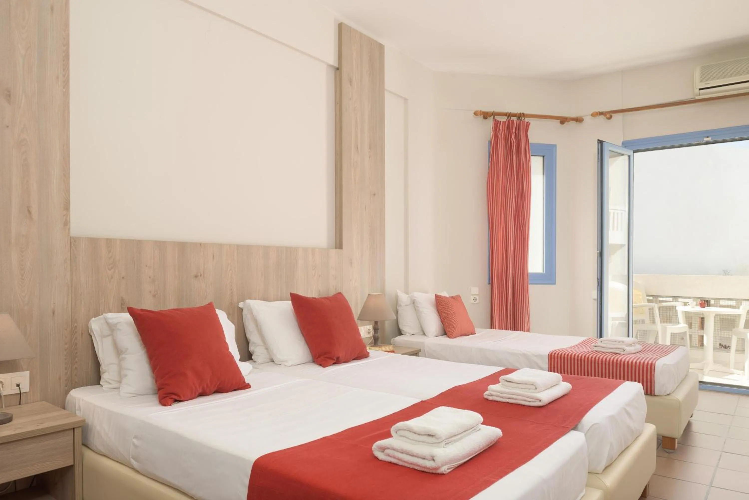 Photo of the whole room, Bed in Central Hersonissos Hotel