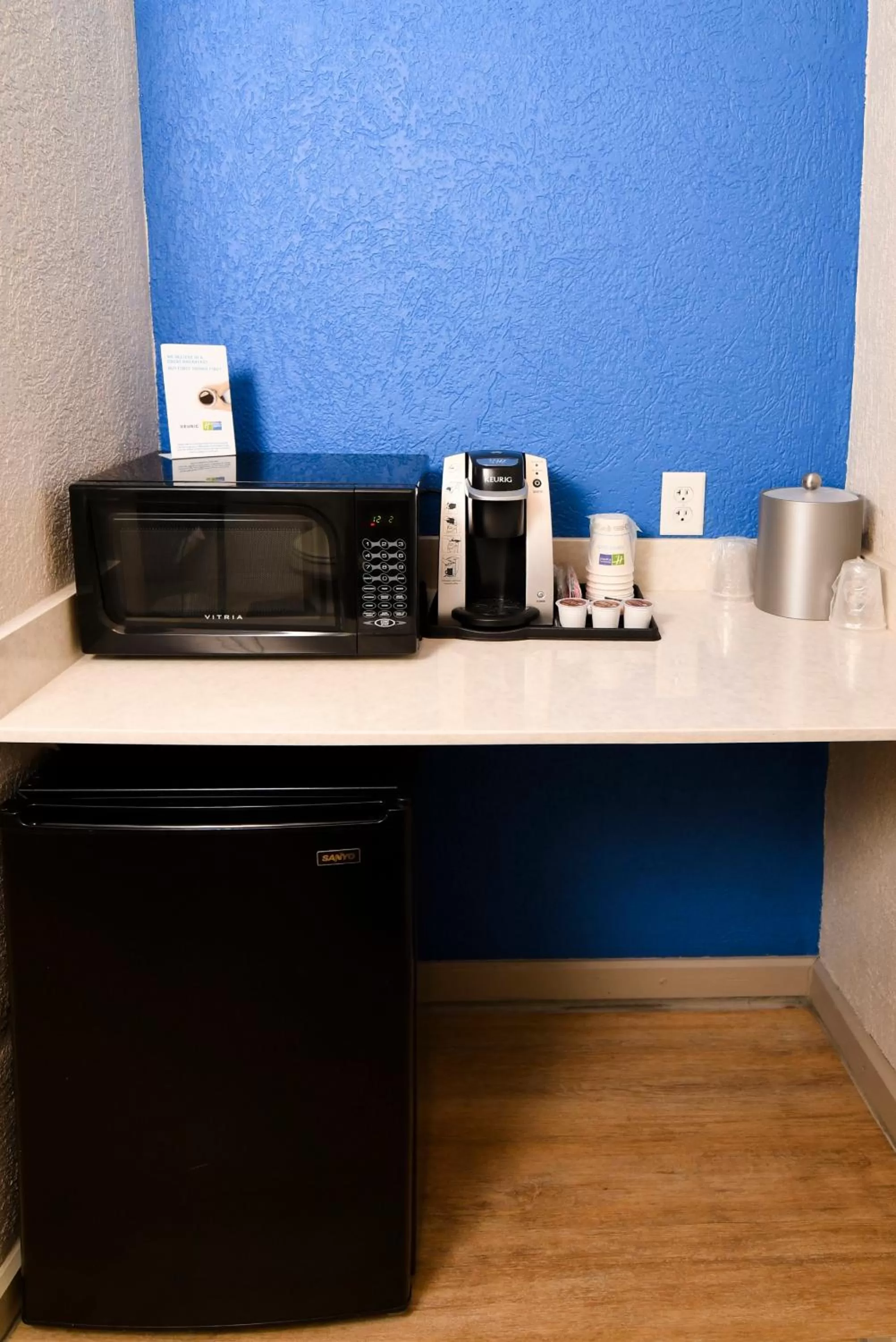 Bedroom in Holiday Inn Express Hotel & Suites Port Clinton-Catawba Island by IHG