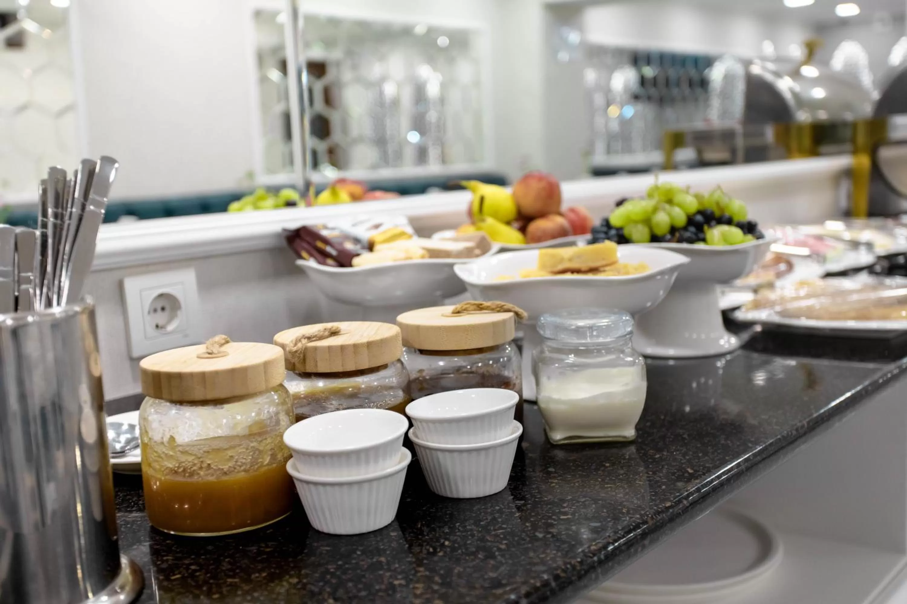 Breakfast, Food in Registon Saroy Hotel