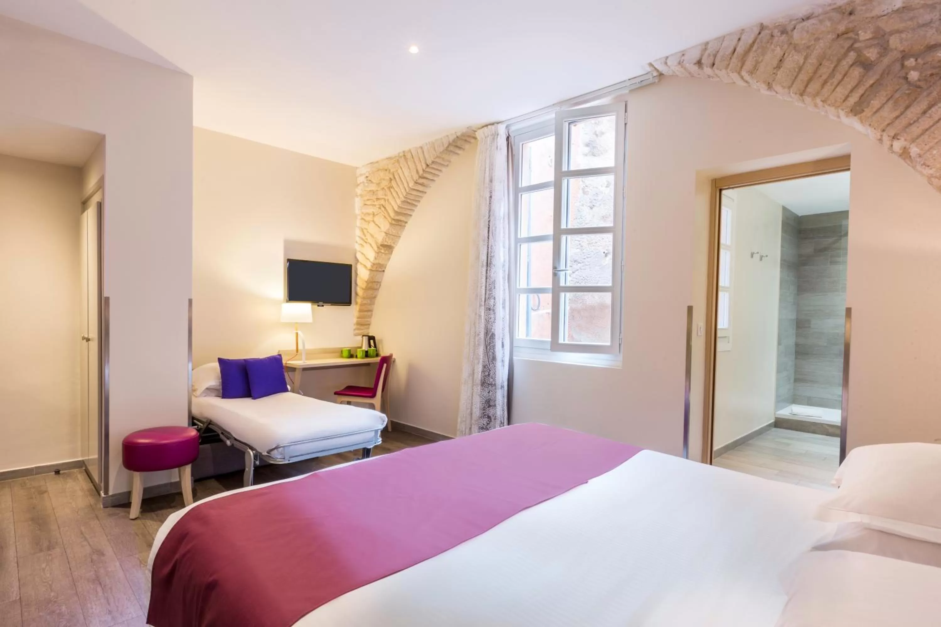 Bed in Best Western Hotel du Roy d'Aragon