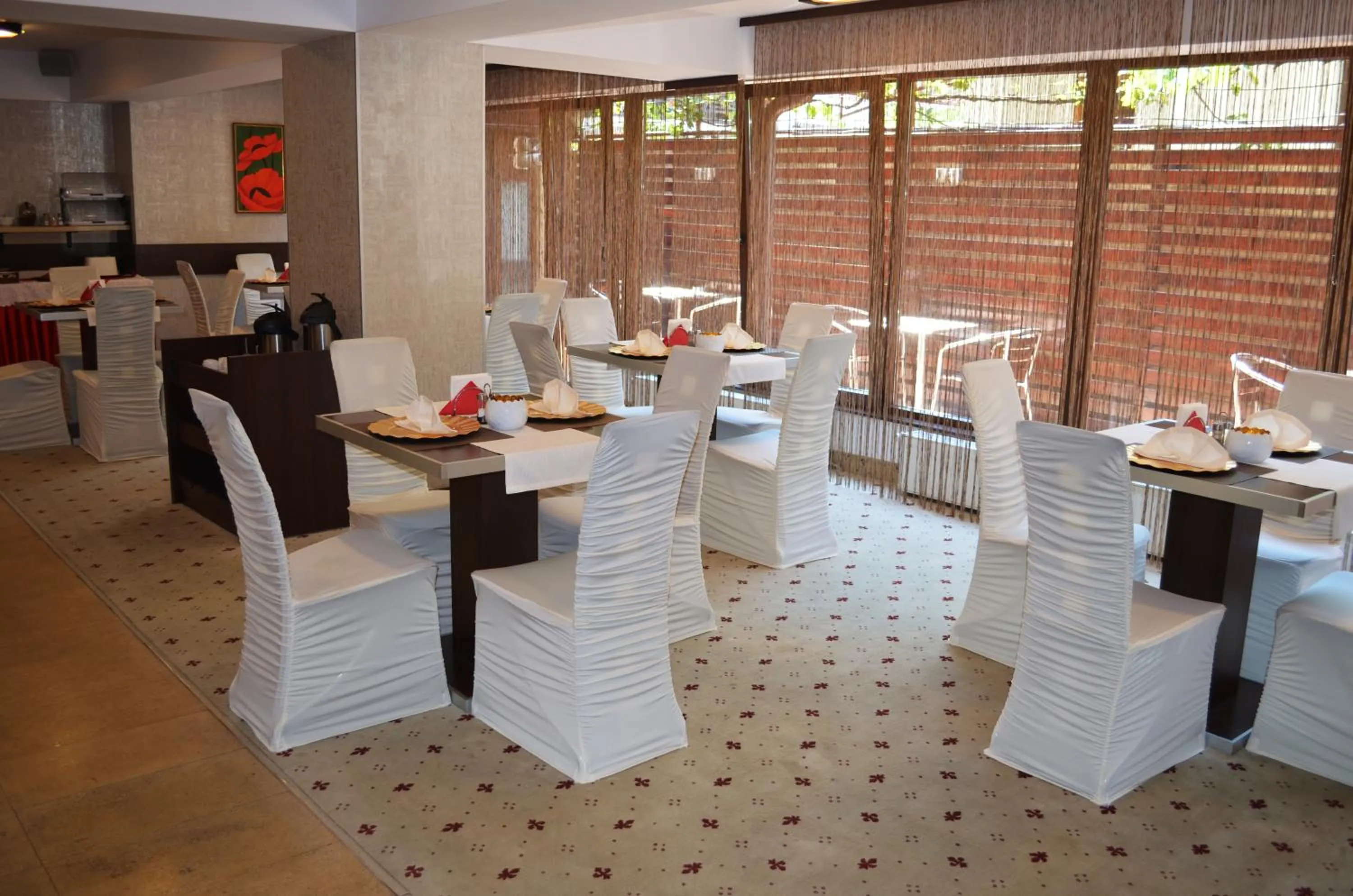 Restaurant/places to eat in Hotel Premier