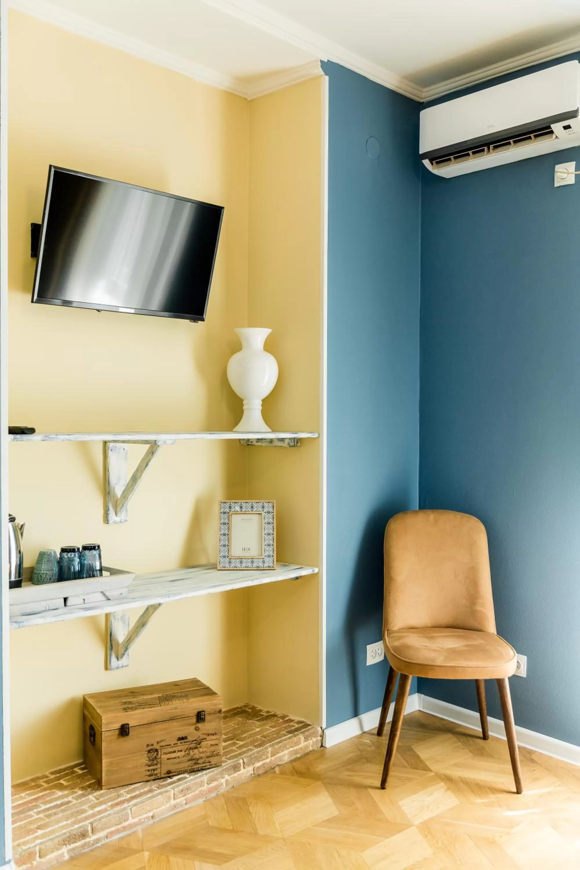 Seating area in Gvino Minda