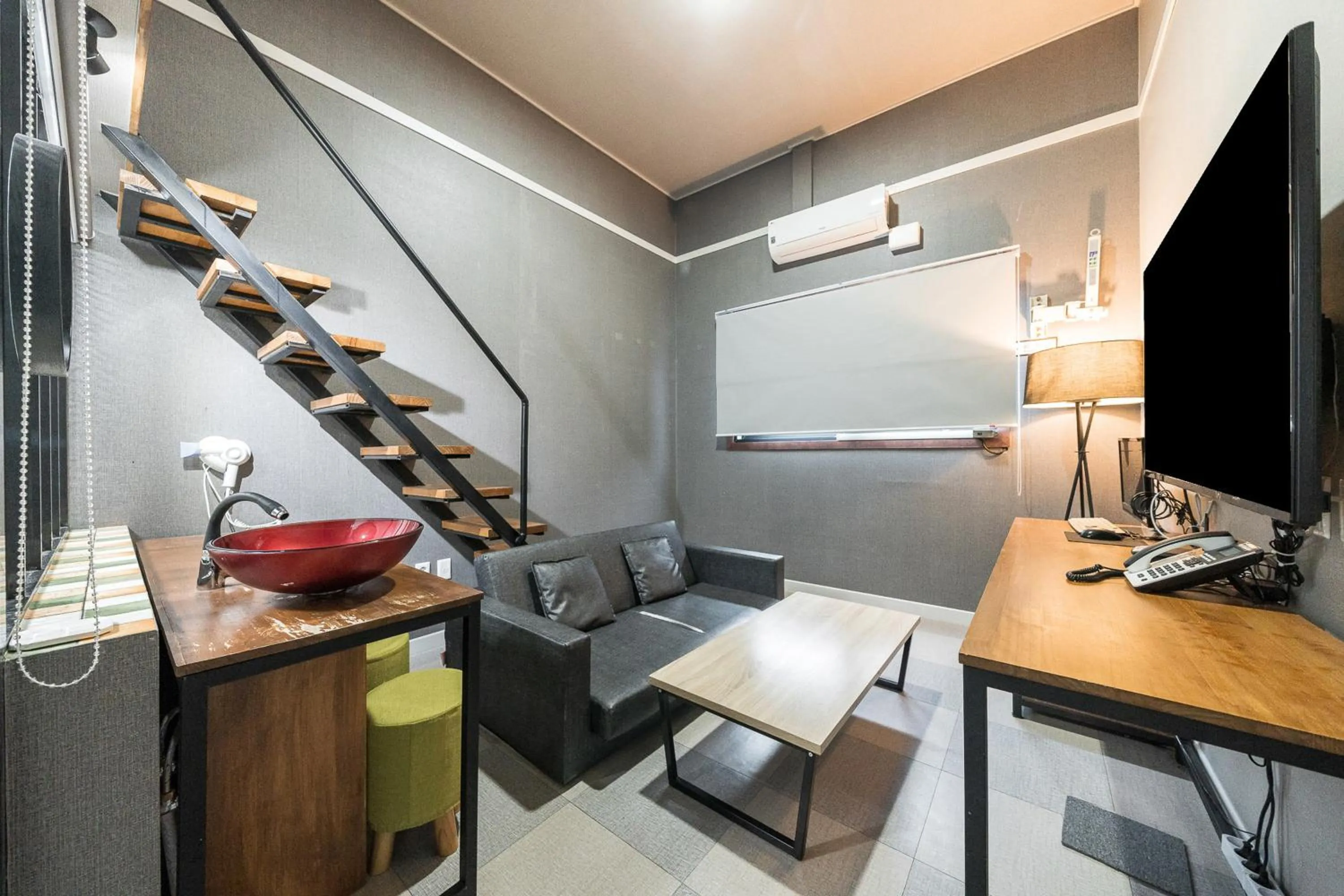 TV and multimedia in Malu Hotel Suwon