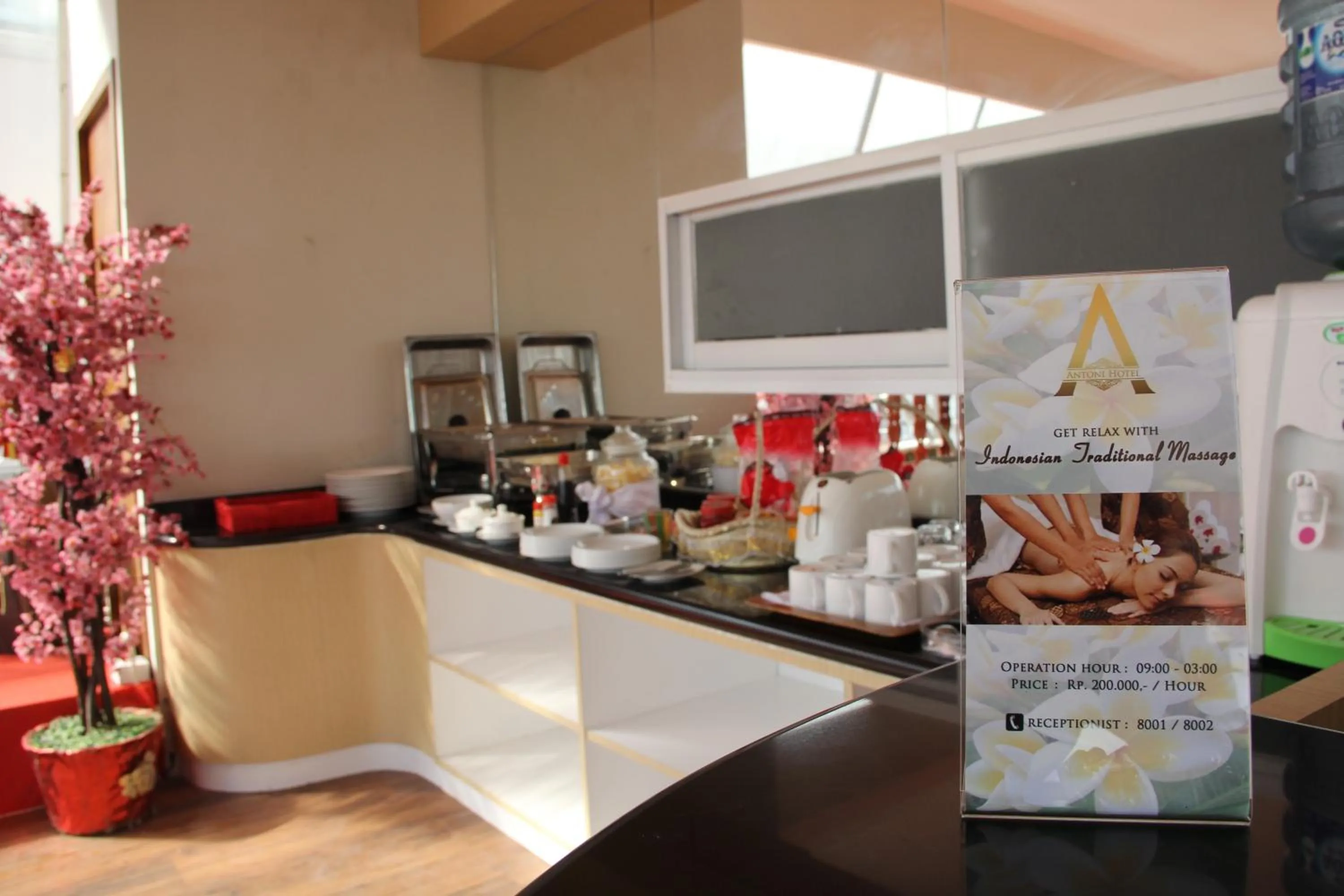 Restaurant/places to eat in Antoni Hotel