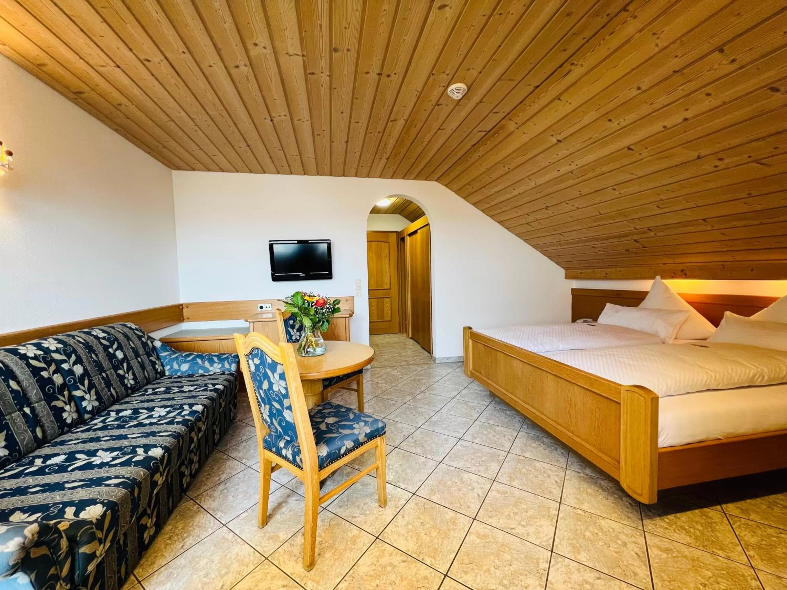 Photo of the whole room in Hotel Haus Seehang