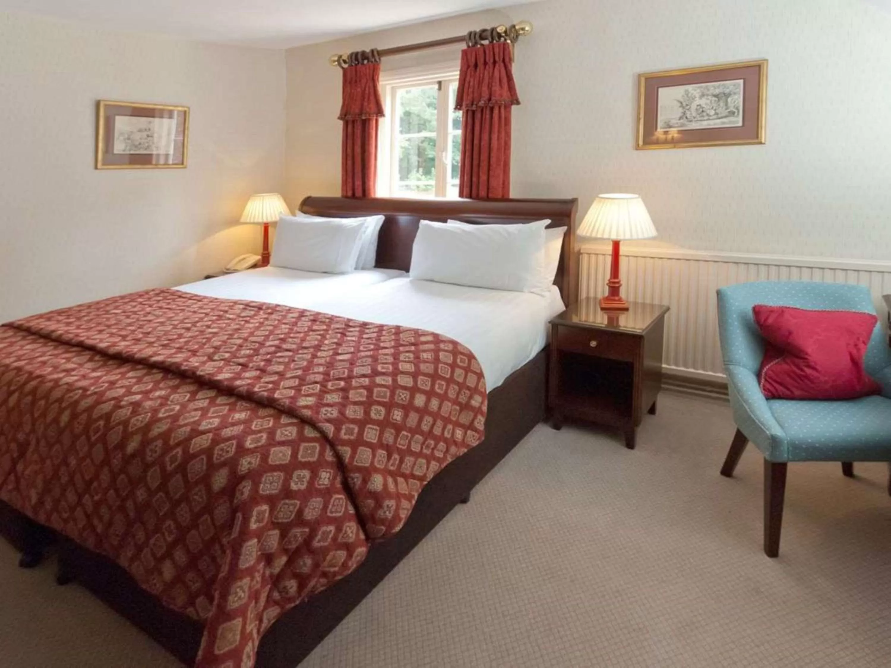 Photo of the whole room, Bed in Flitwick Manor Hotel