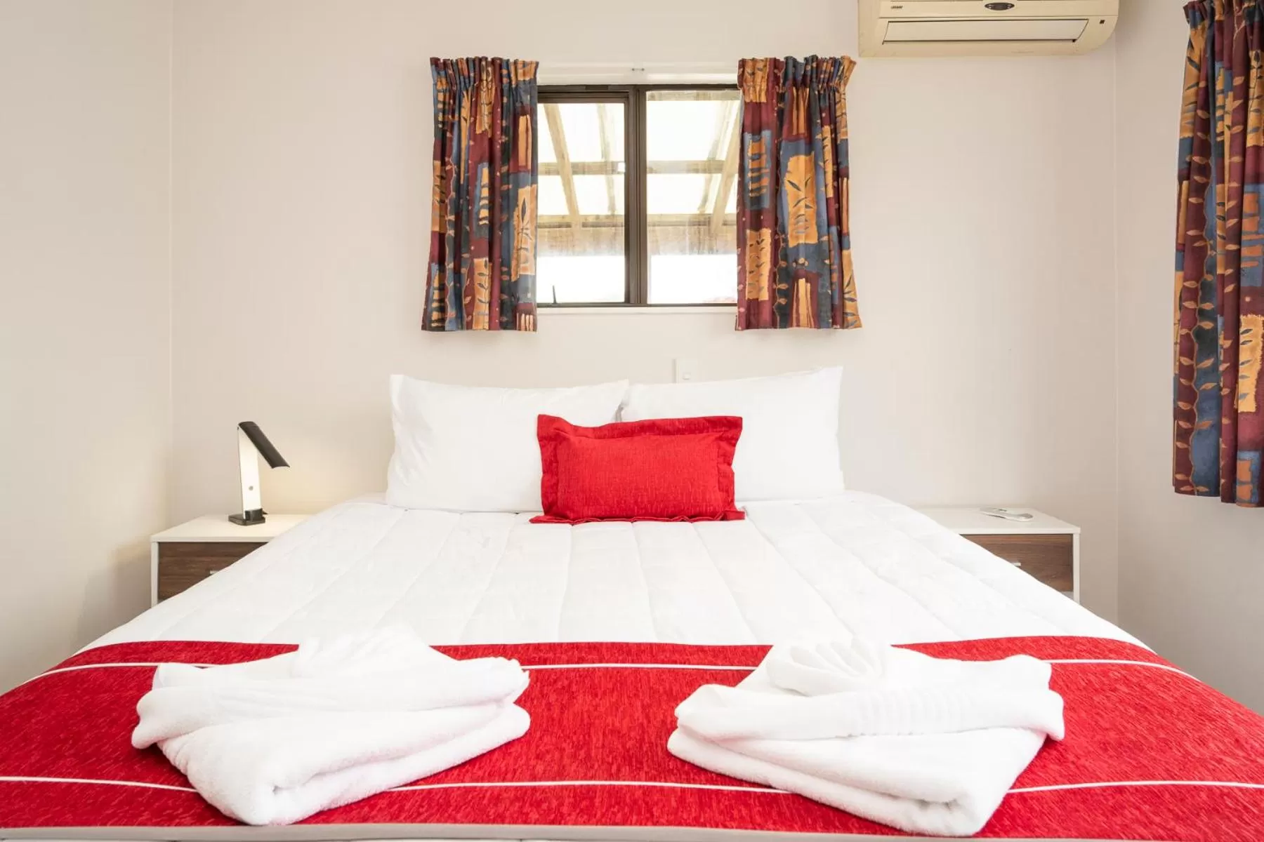 Bed in Tudor Park Motel Spacious with kitchens 1 minute walk to restaurant and shopping centre and Gisborne Hospital