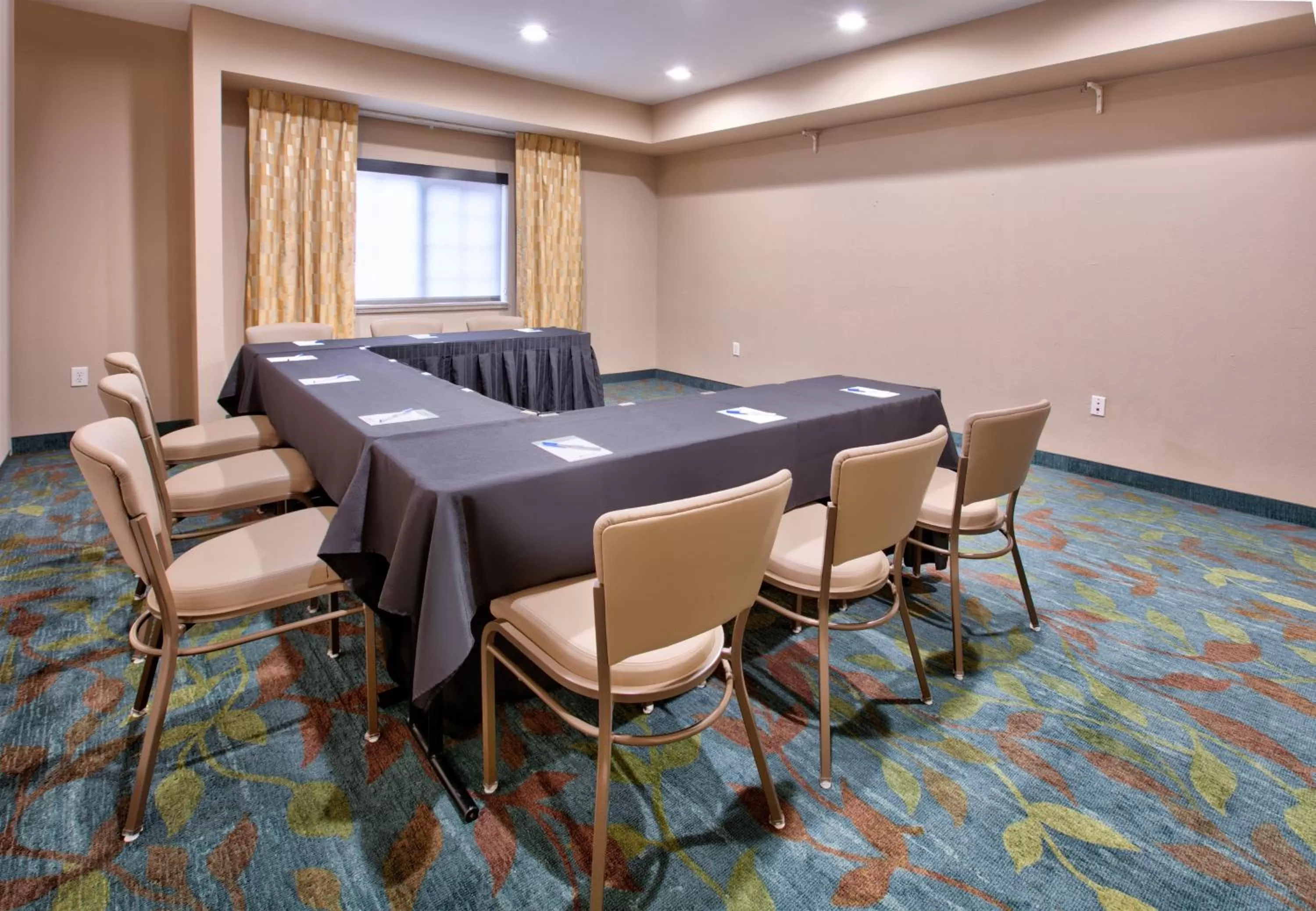 Meeting/conference room in Candlewood Suites Dallas Fort Worth South by IHG