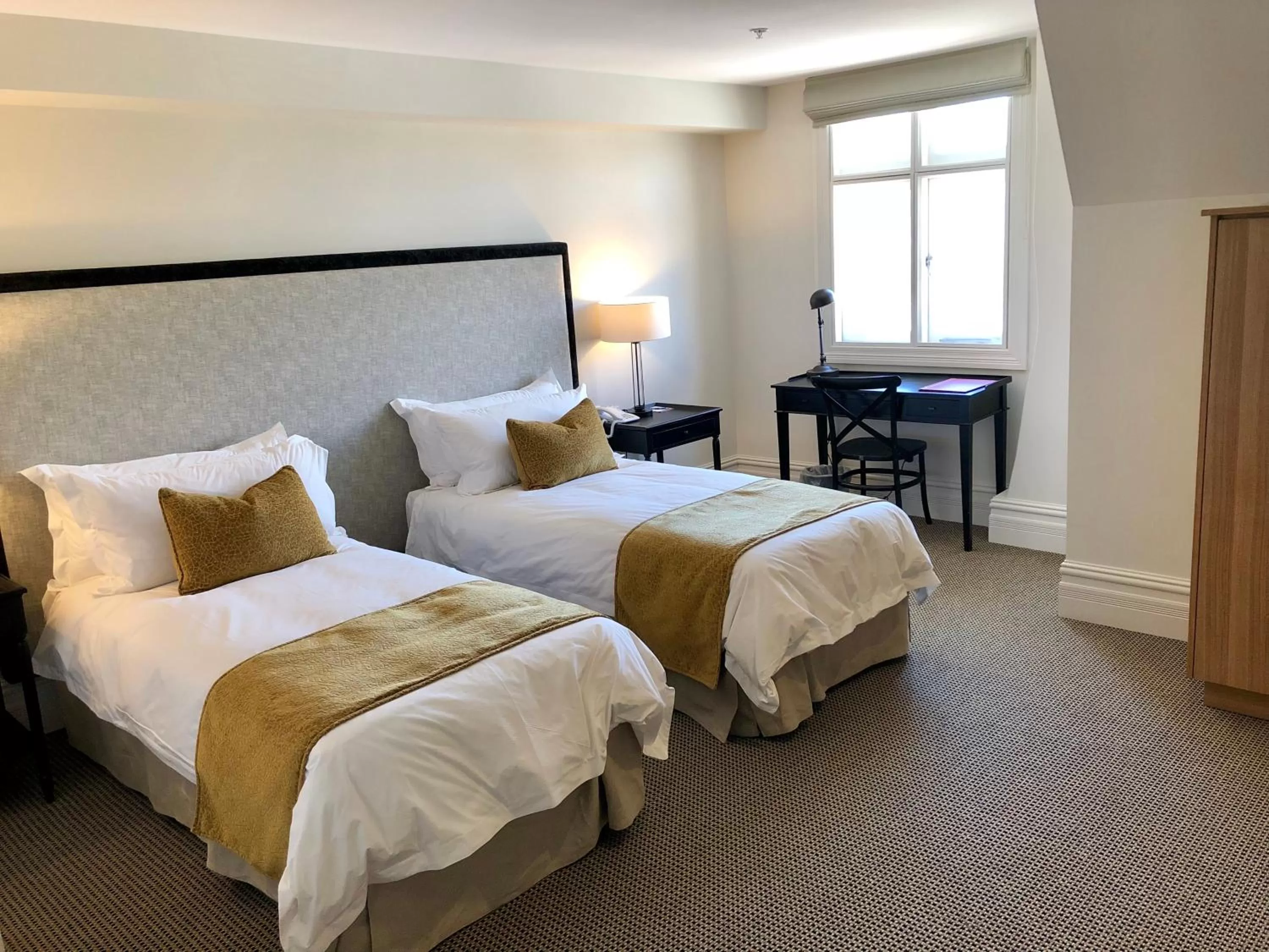 Photo of the whole room, Bed in The National Hotel