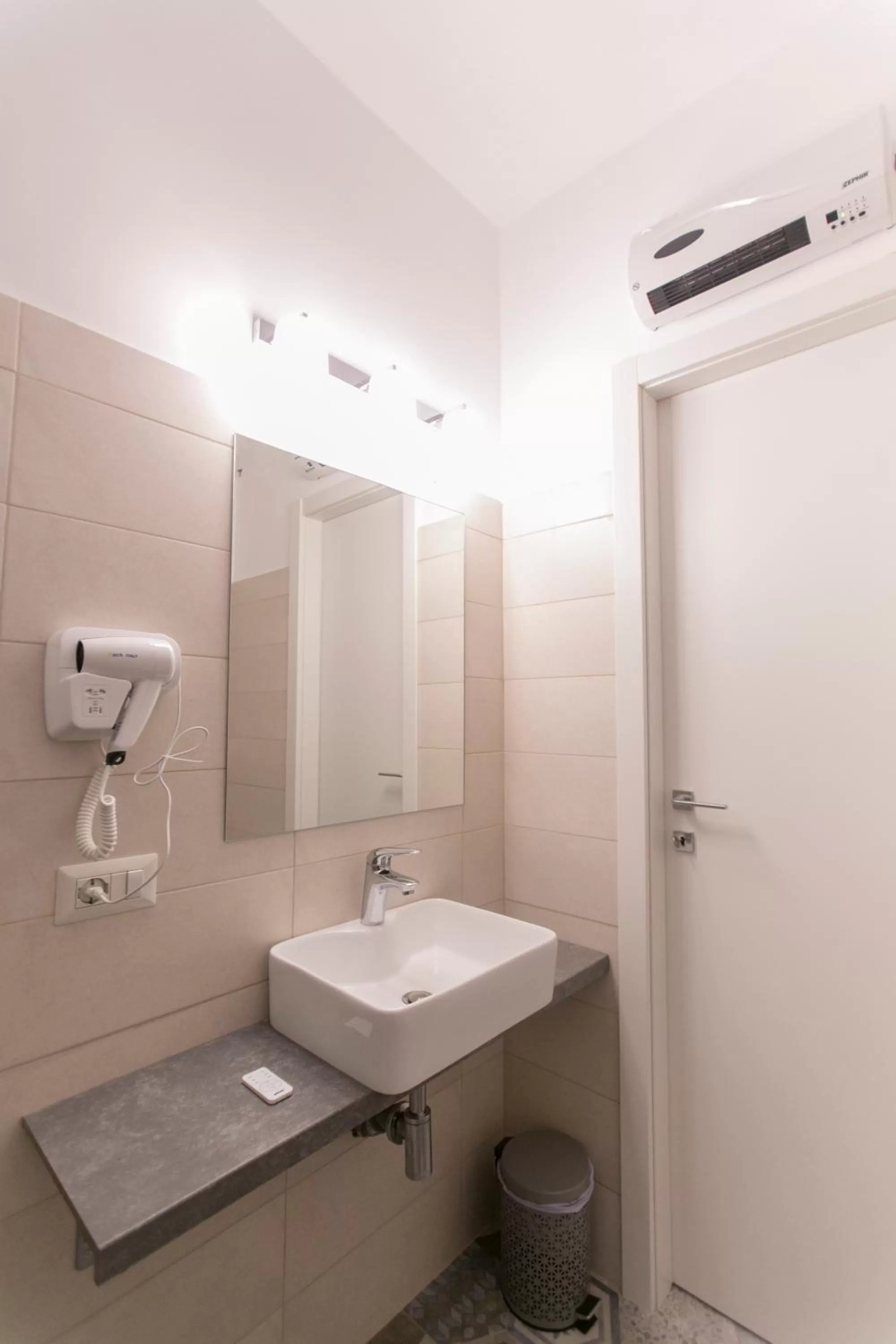 Bathroom in Anticaglia/24