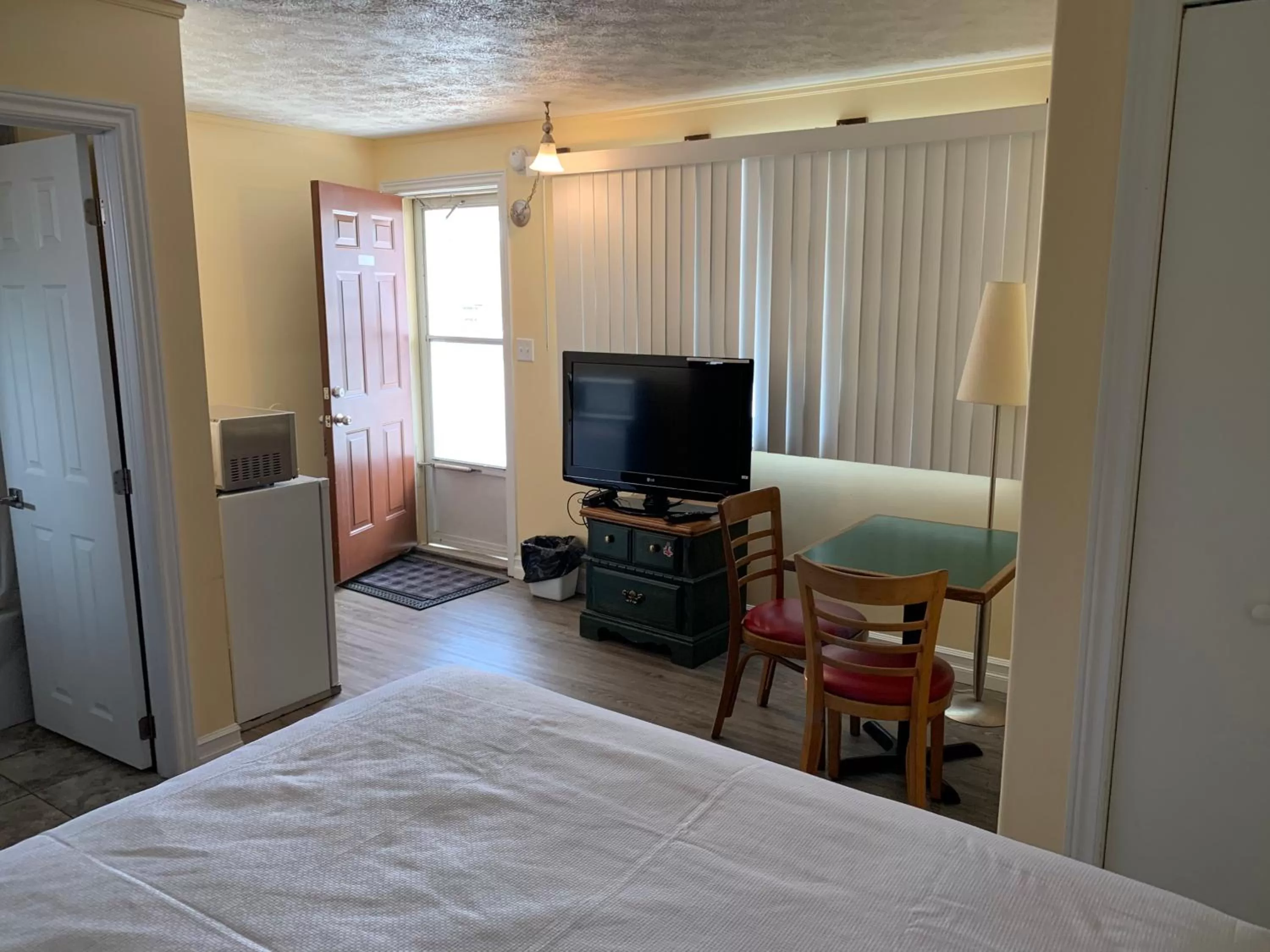 Photo of the whole room, Bed in Sunparlor Motel