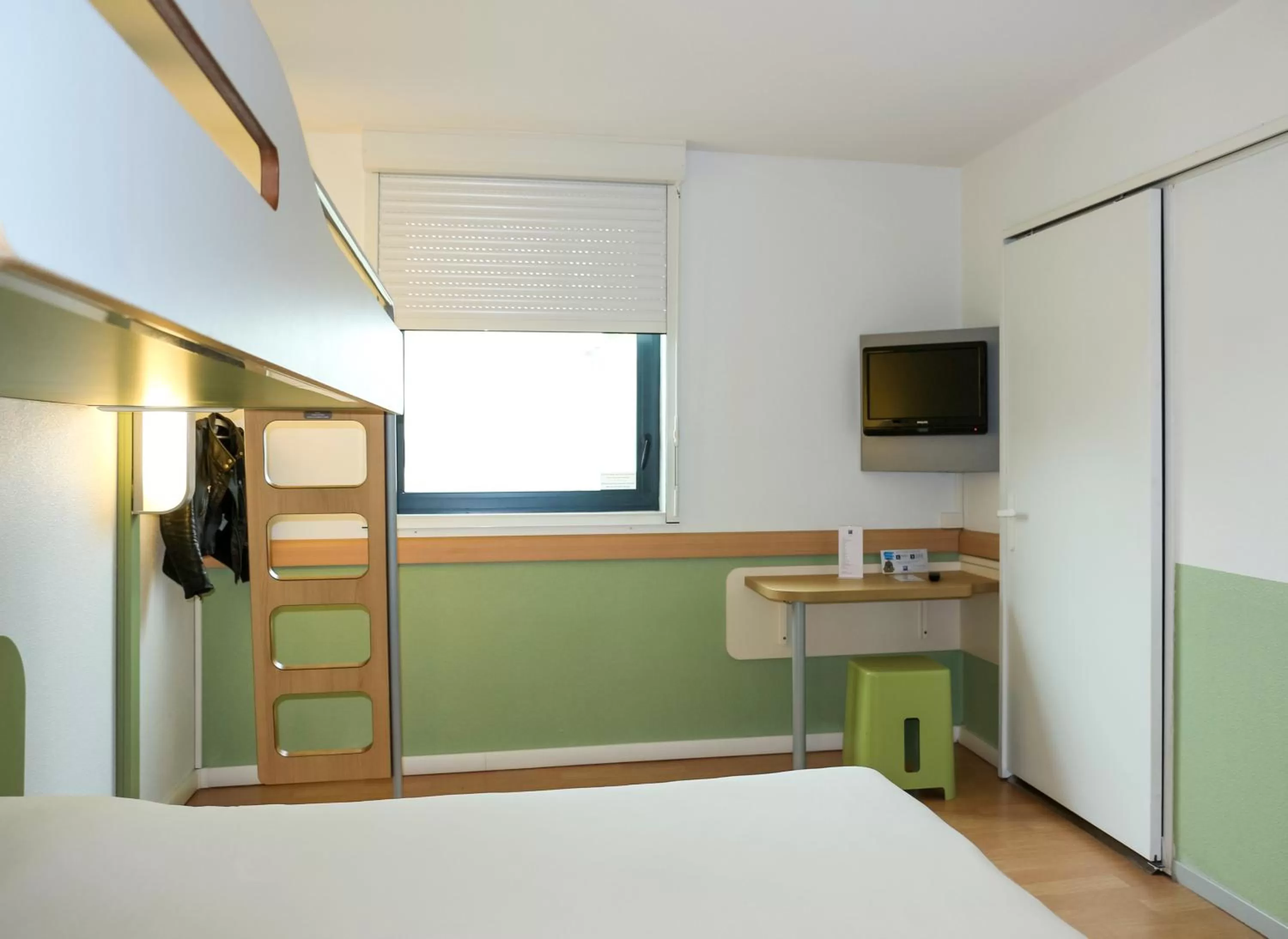 Photo of the whole room, Bed in ibis budget Castelnaudary - A61