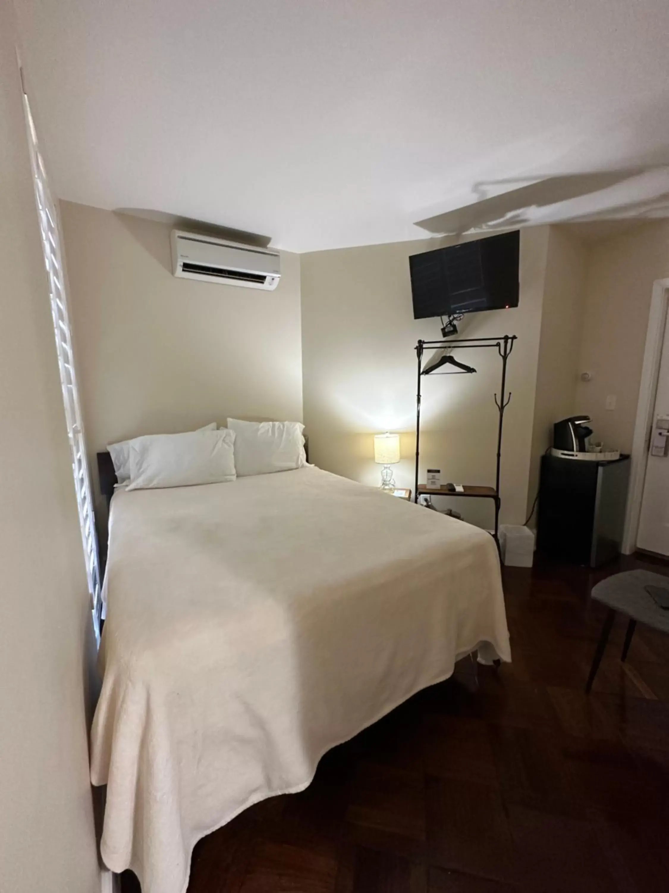 Deluxe Room in Elaine's Cape May Boutique Hotel Deluxe Room in Elaine's Cape May Boutique Hotel