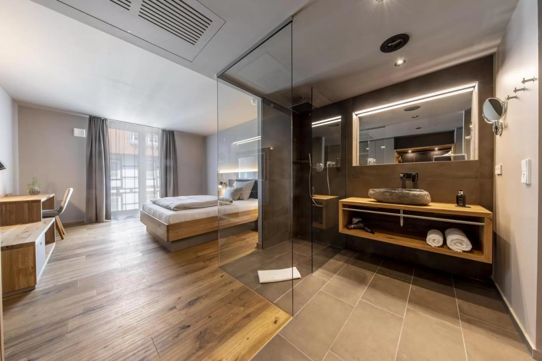 Bathroom, Bed in AKZENT Hotel Laupheimer Hof