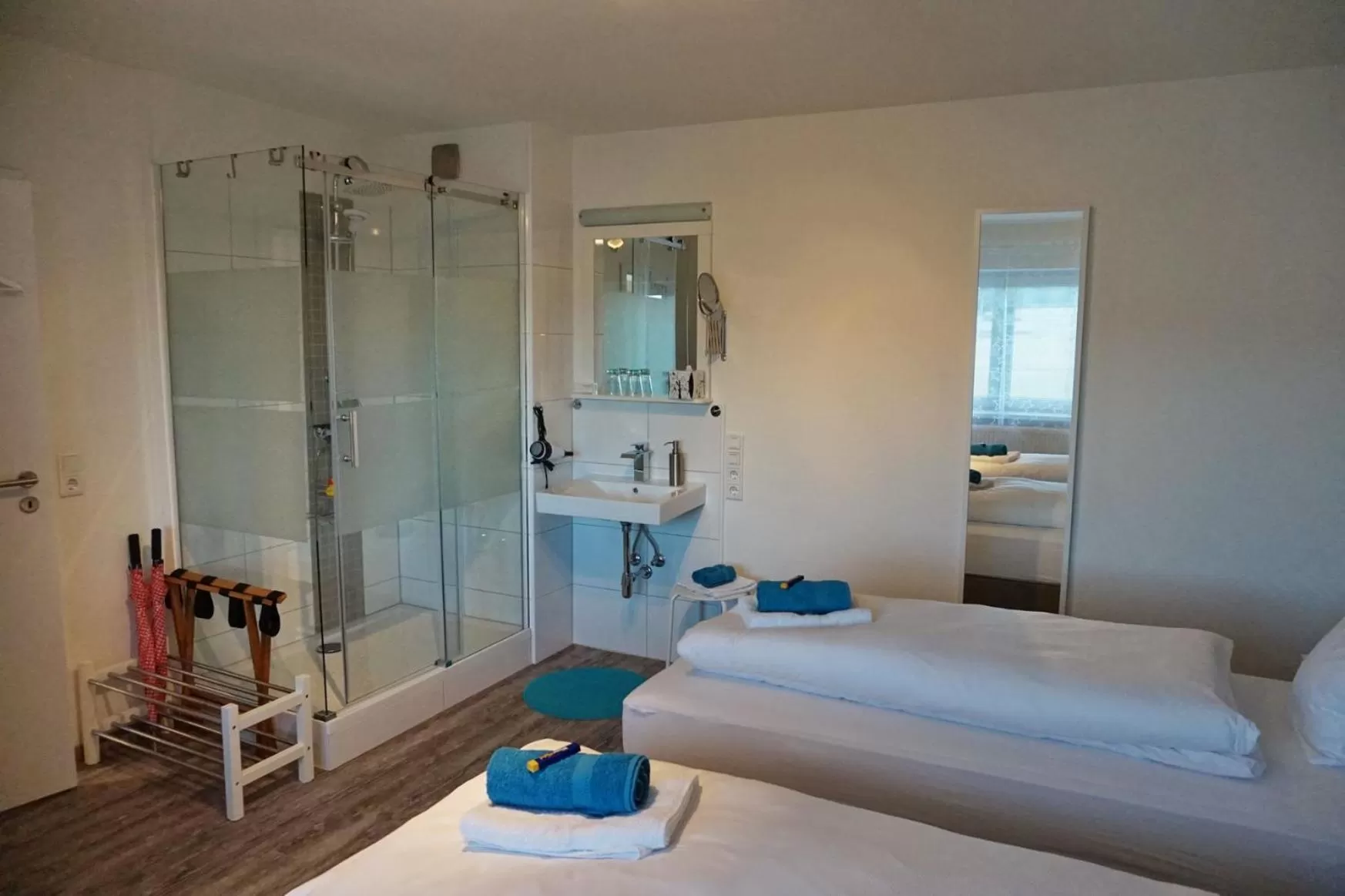 Photo of the whole room, Bed in mein kleinHOTEL