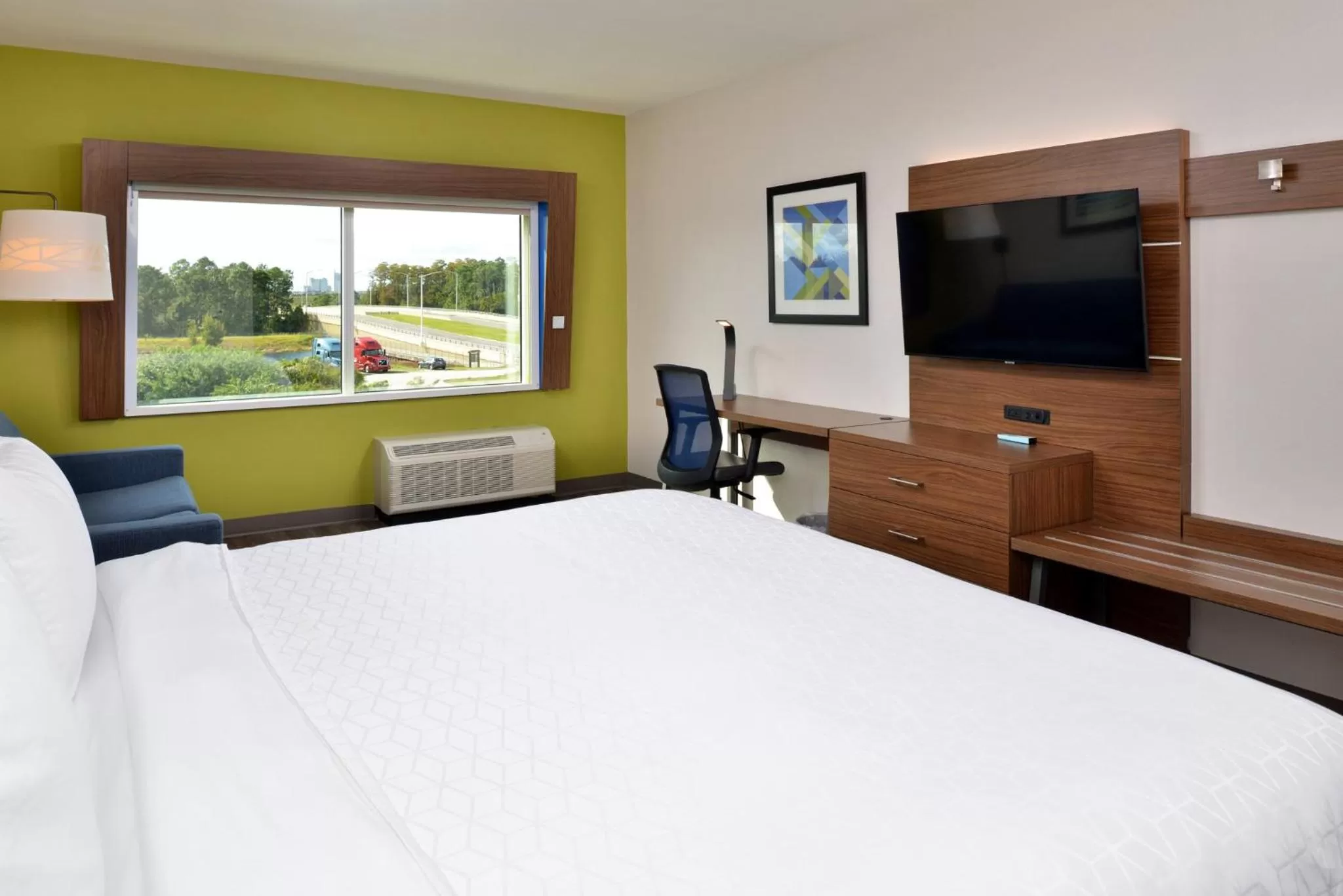 Photo of the whole room, Bed in Holiday Inn Express Orlando - South Park by IHG