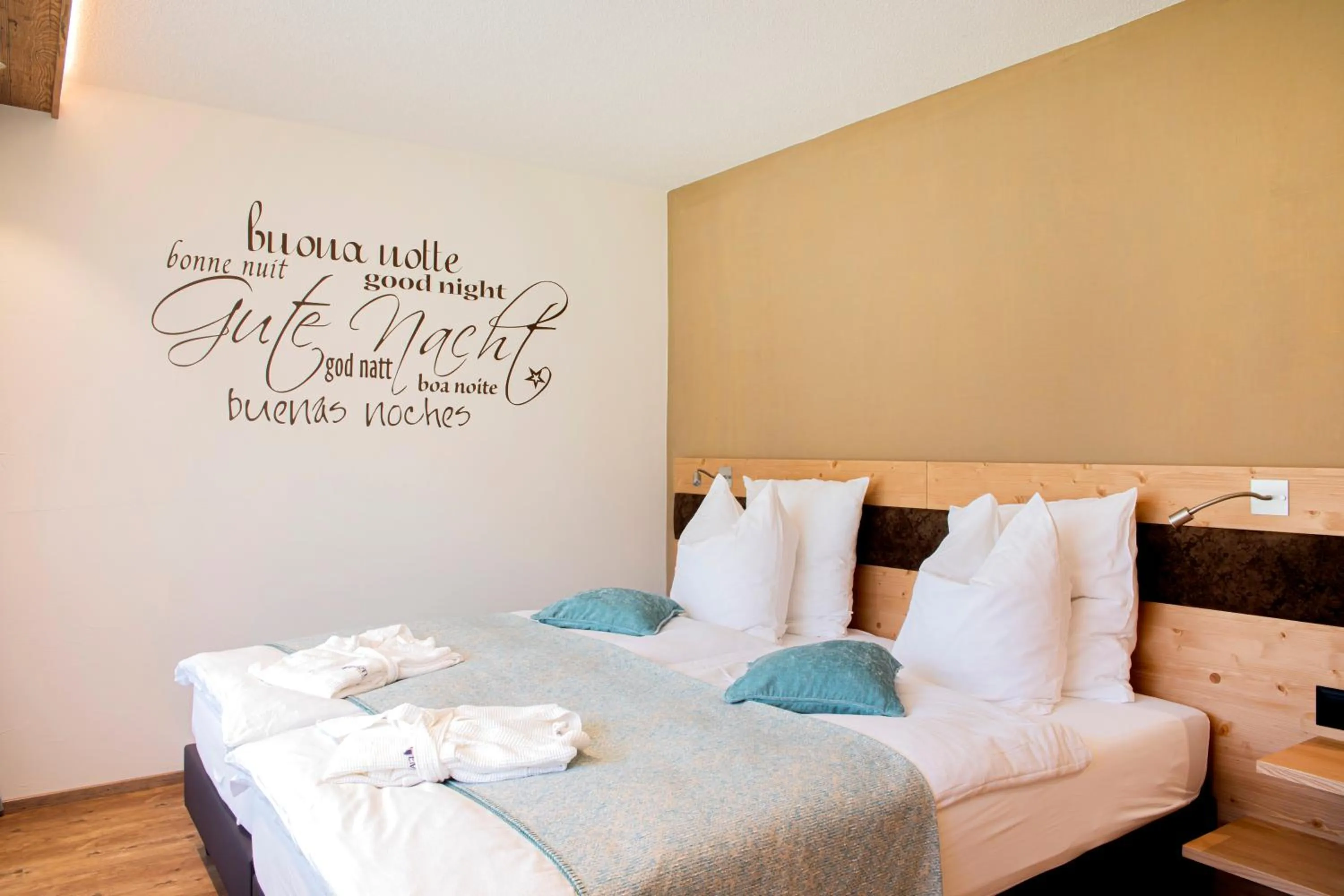 Photo of the whole room, Bed in Hotel Hemizeus & Iremia Spa