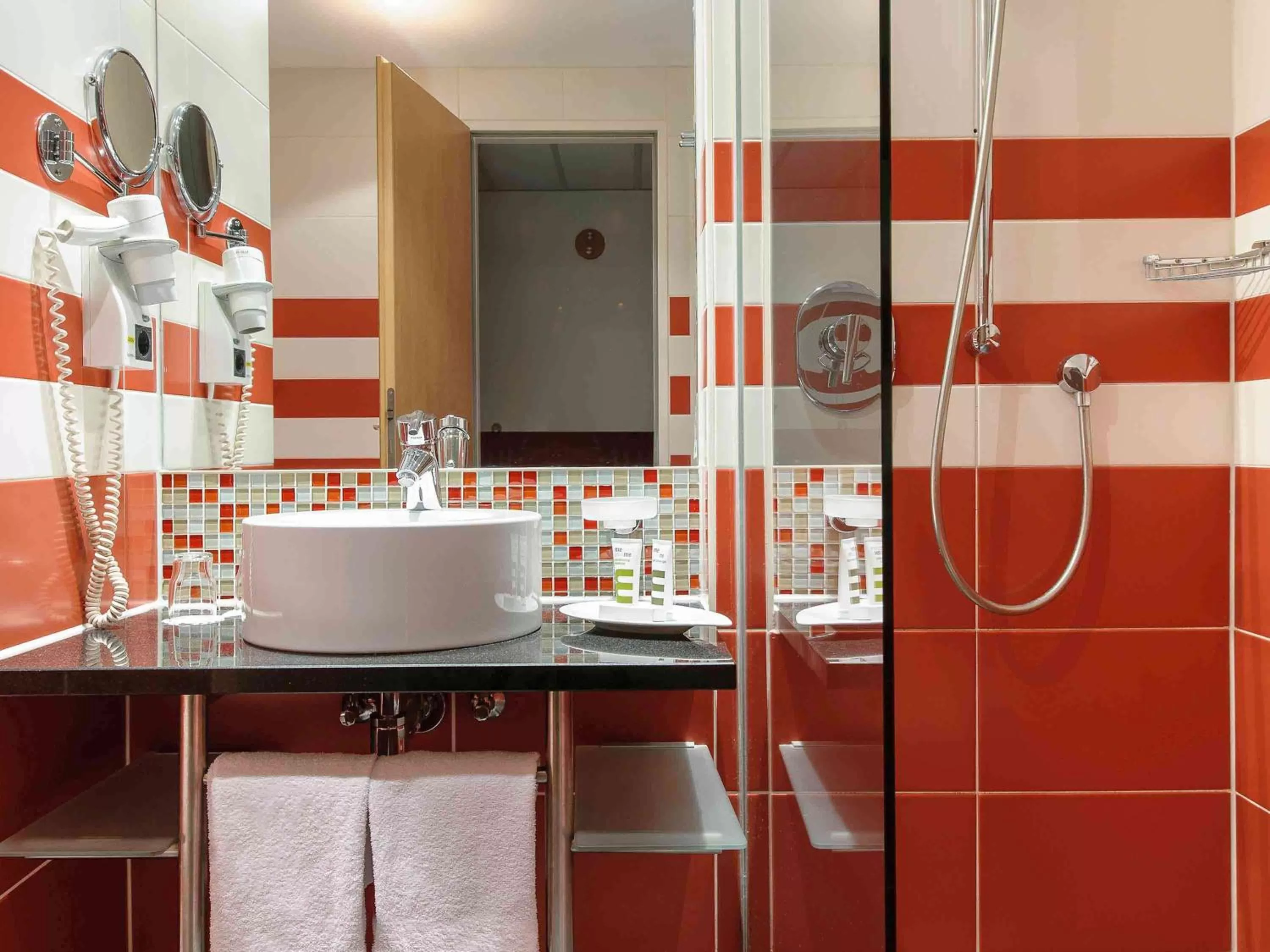 Photo of the whole room in Mercure München City Schwabing