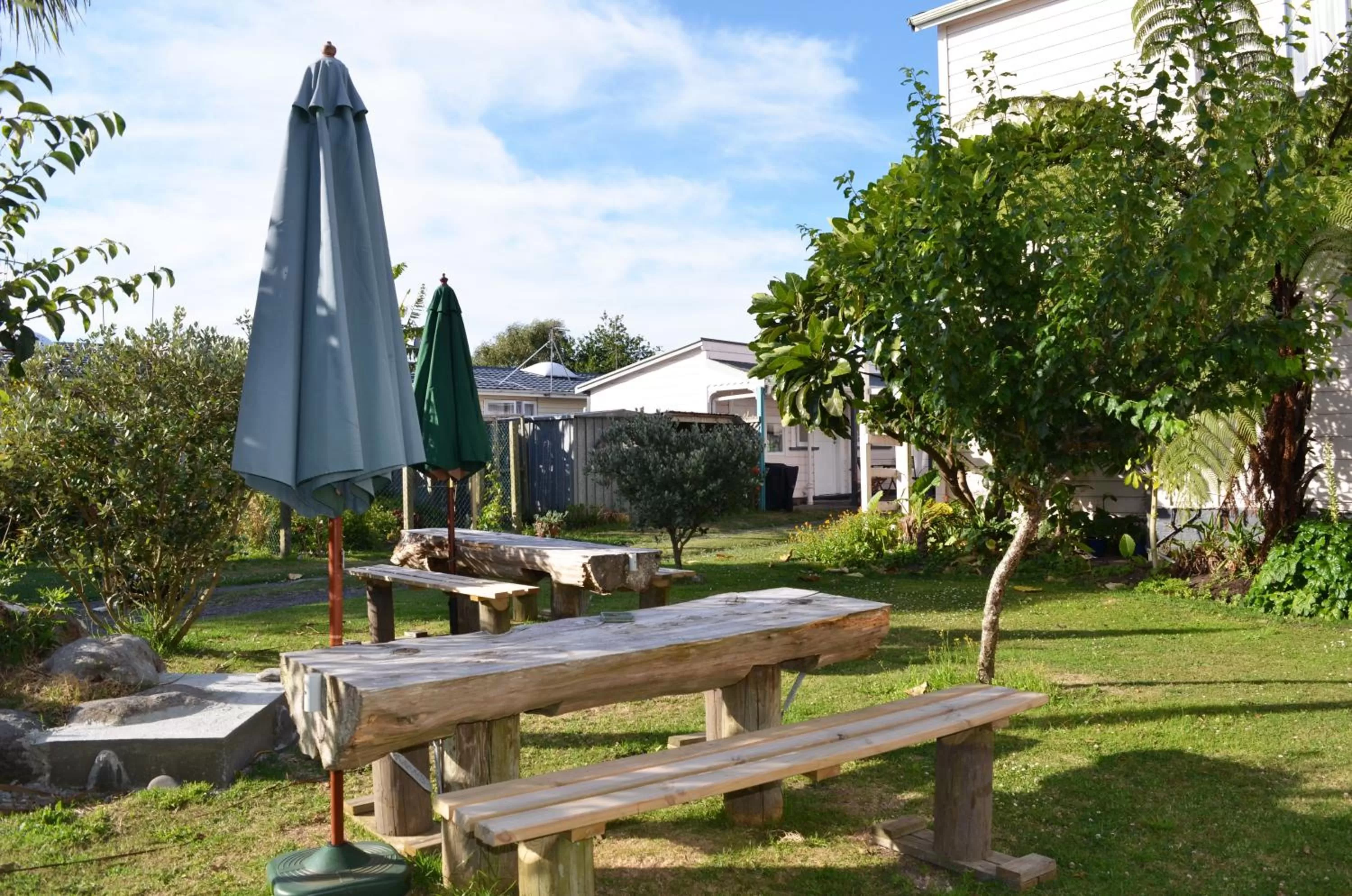 Garden in Braemar House B&B and YHA Hostel
