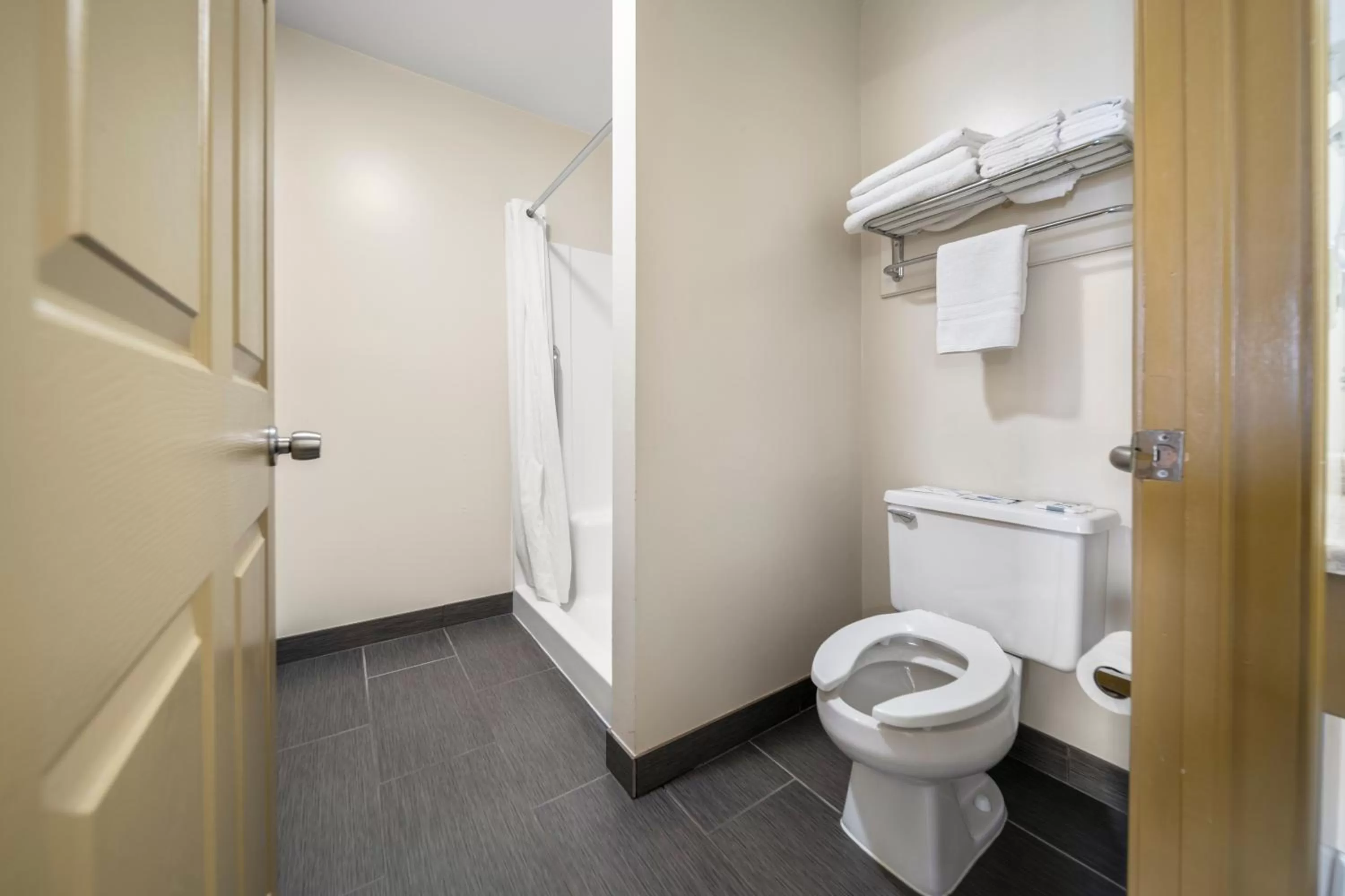 Two Queen Beds with Disability Access in Kingsway Inn