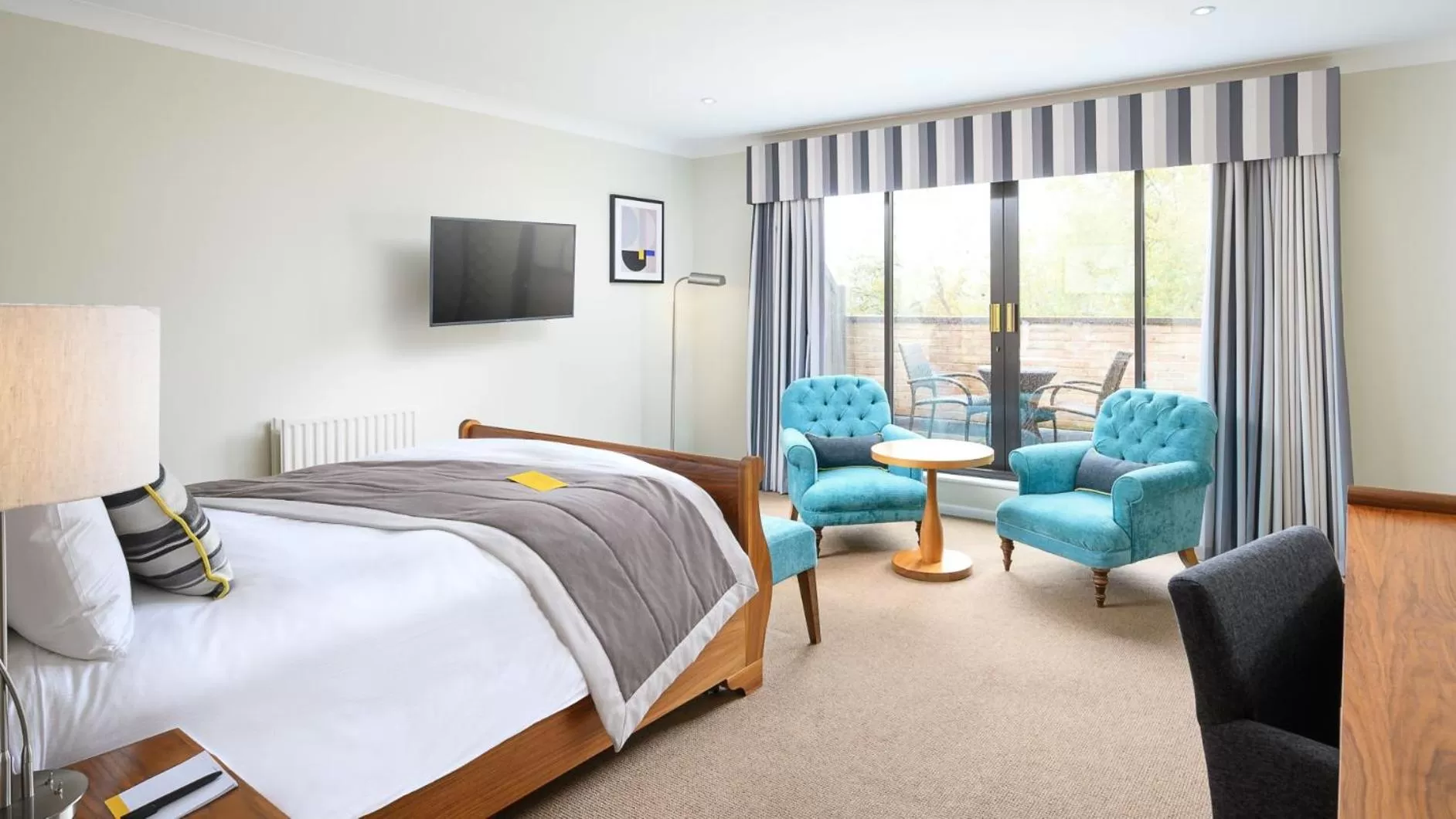 Balcony/Terrace, Bed in voco Oxford Spires by IHG