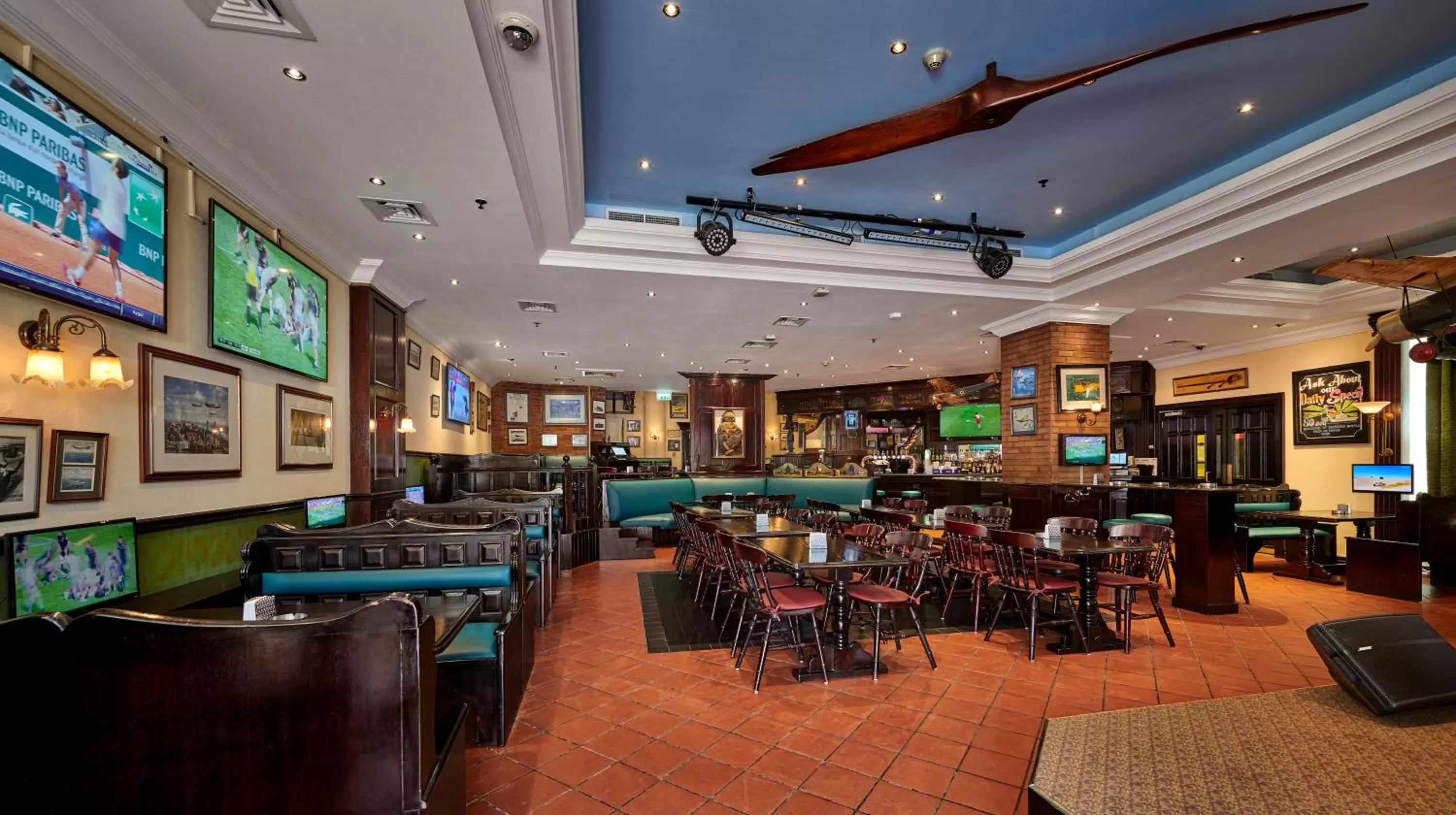 Restaurant/places to eat in Millennium Airport Hotel Dubai