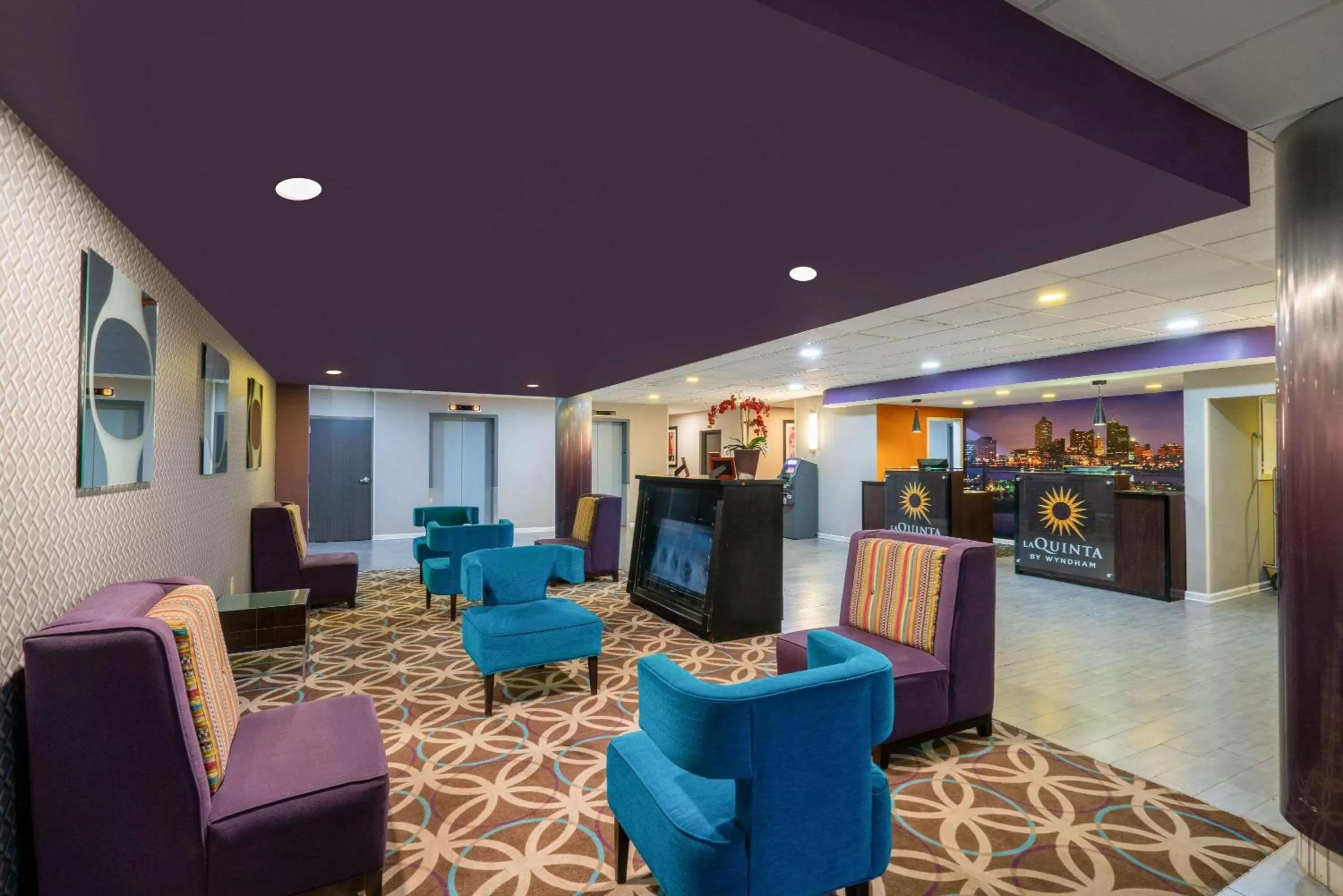Lobby or reception in La Quinta by Wyndham Memphis Airport Graceland