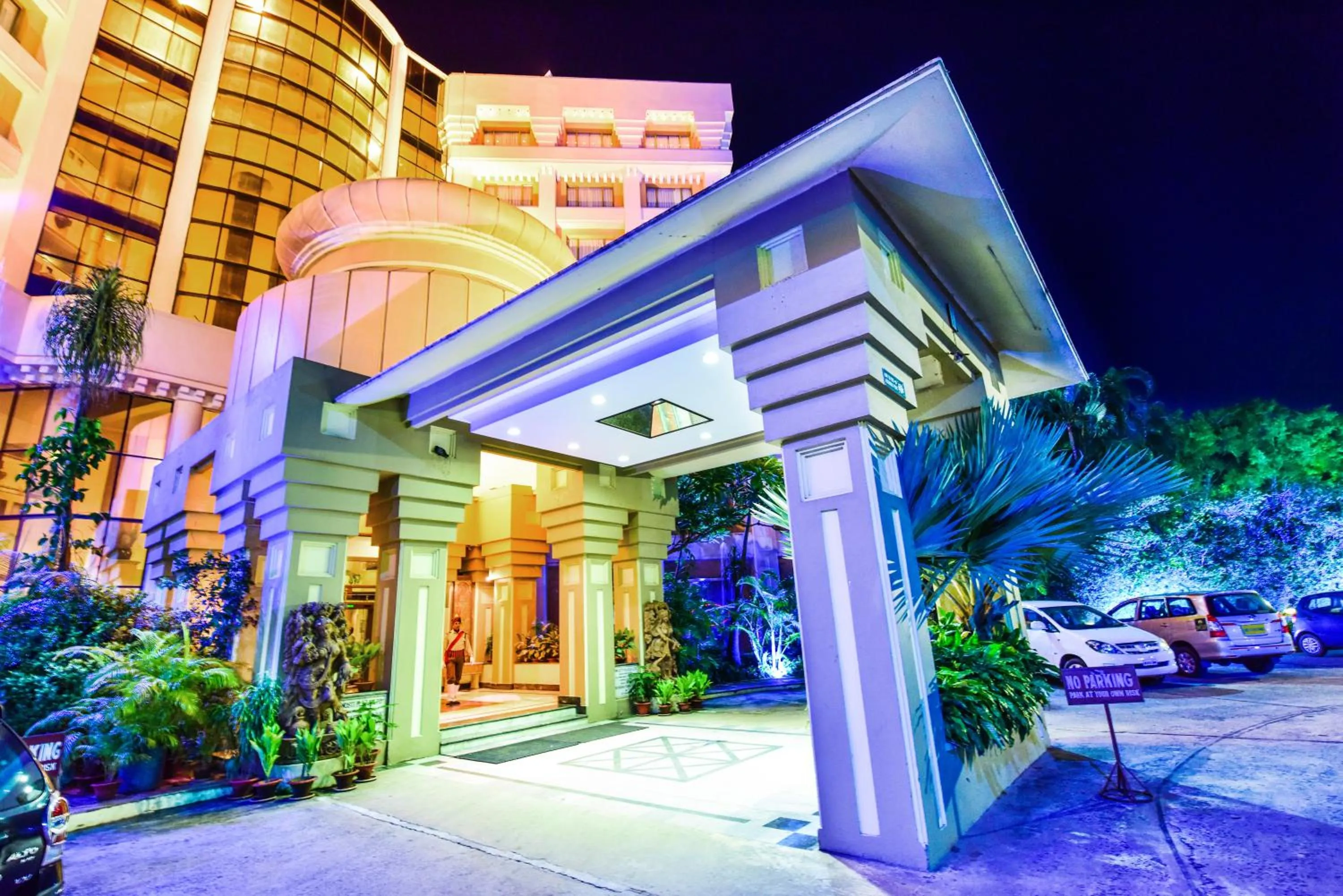 Facade/entrance in Hotel Swosti Premium Bhubaneswar