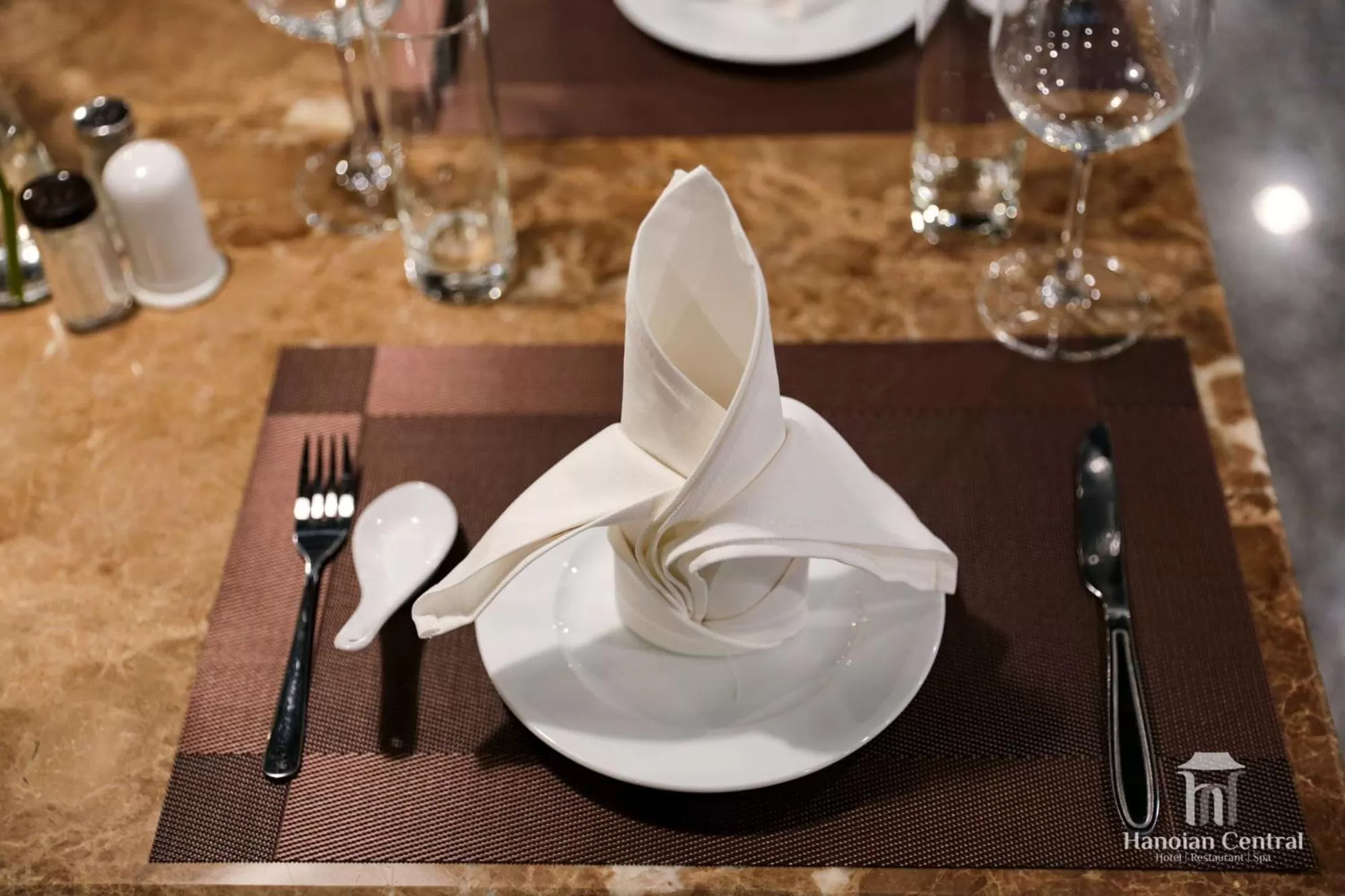 Restaurant/places to eat in Hanoian Central Hotel & Spa