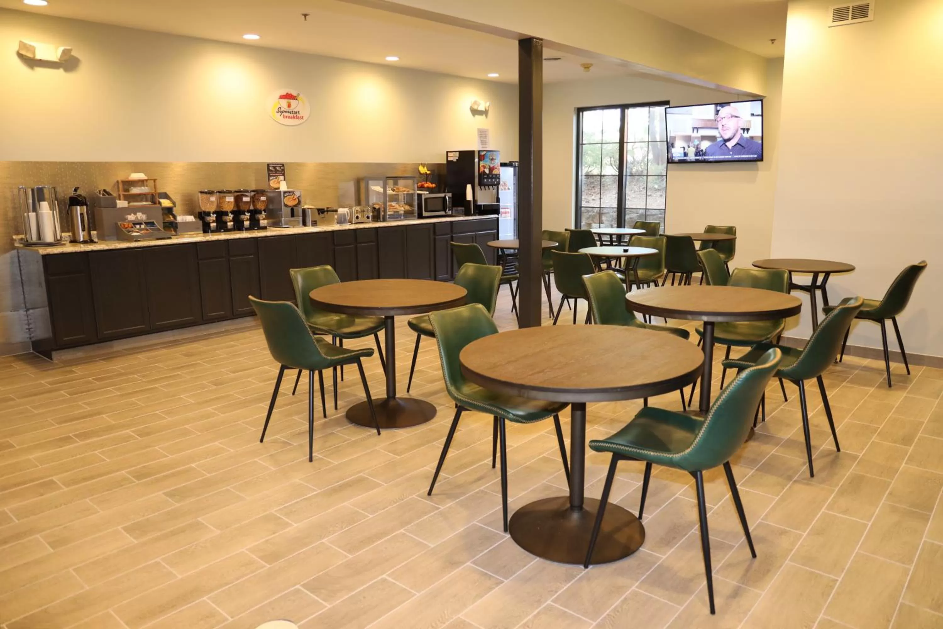 Restaurant/places to eat in Super 8 by Wyndham High Point/Greensboro