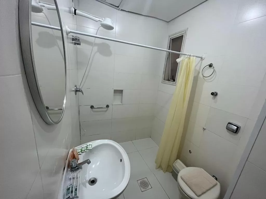 Triple Room with Private Bathroom in Travessa 12 - Suítes centro de Serra Negra - SP