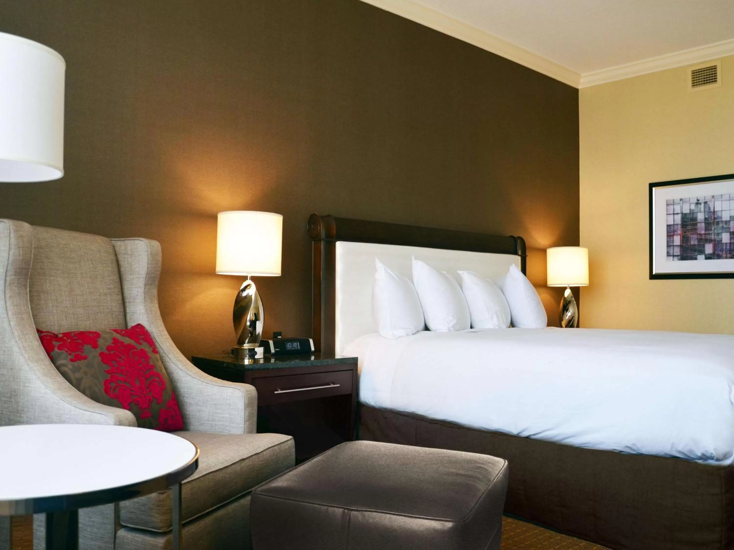 Living room, Bed in Hilton Minneapolis