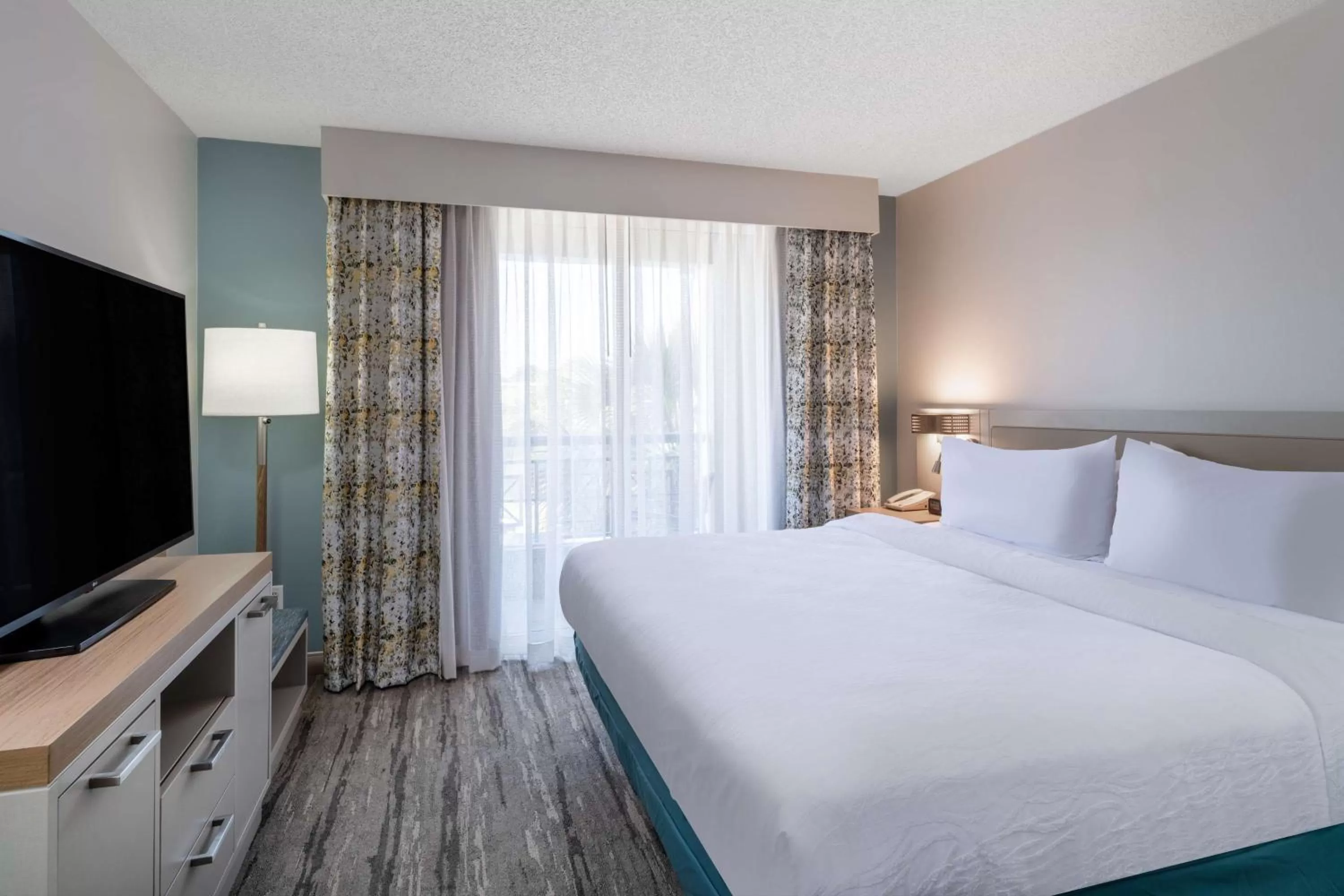 Bed in Hilton Garden Inn Jacksonville Ponte Vedra Sawgrass