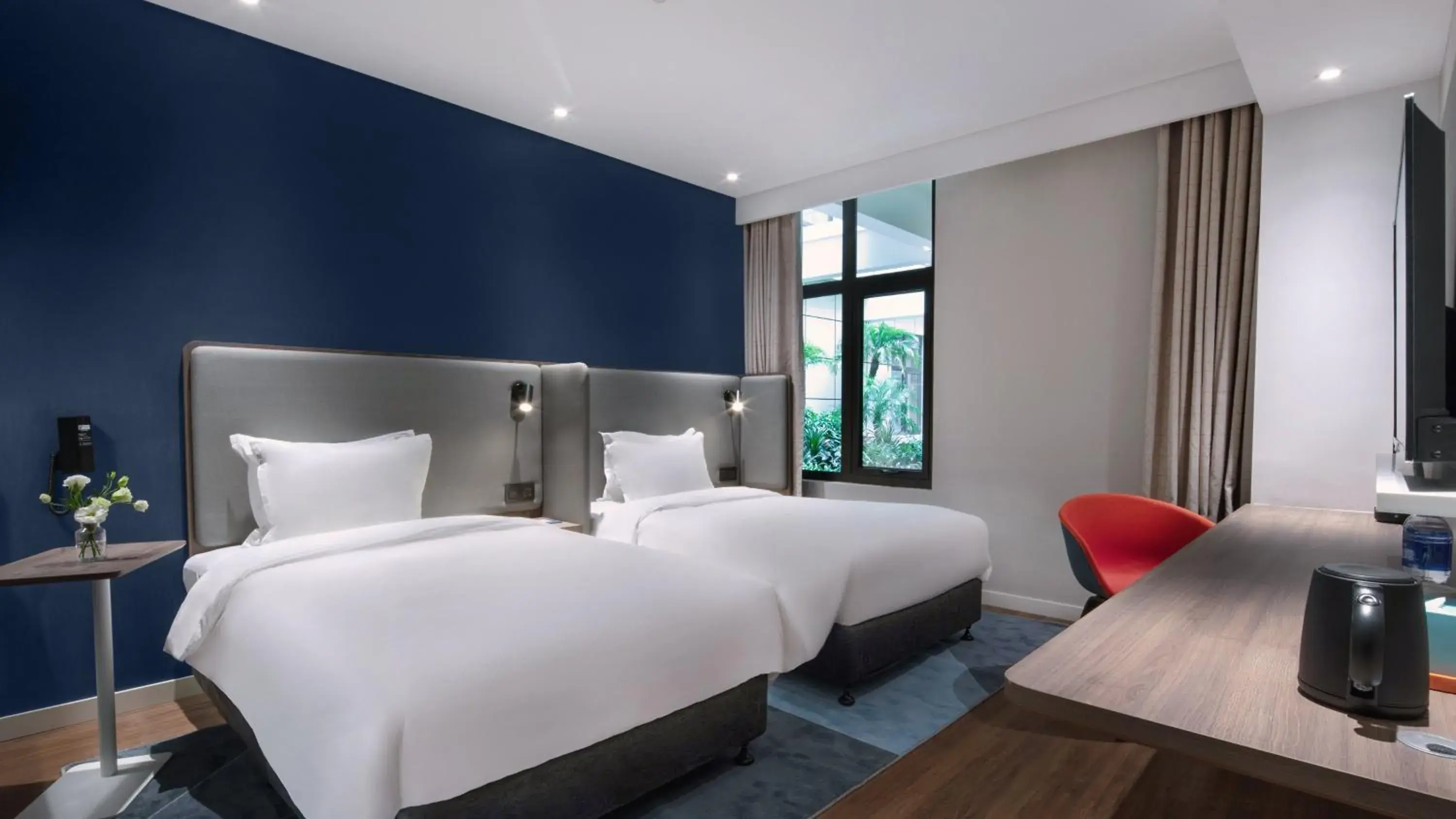Standard Twin Room in Holiday Inn Express Shanghai Hongqiao North by IHG Standard Twin Room in Holiday Inn Express Shanghai Hongqiao North by IHG