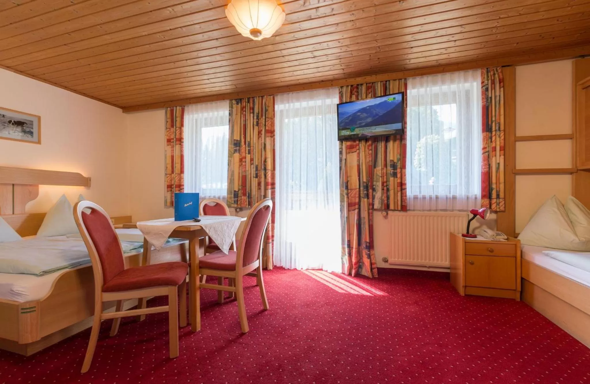 Photo of the whole room, Dining Area in Seiterhof