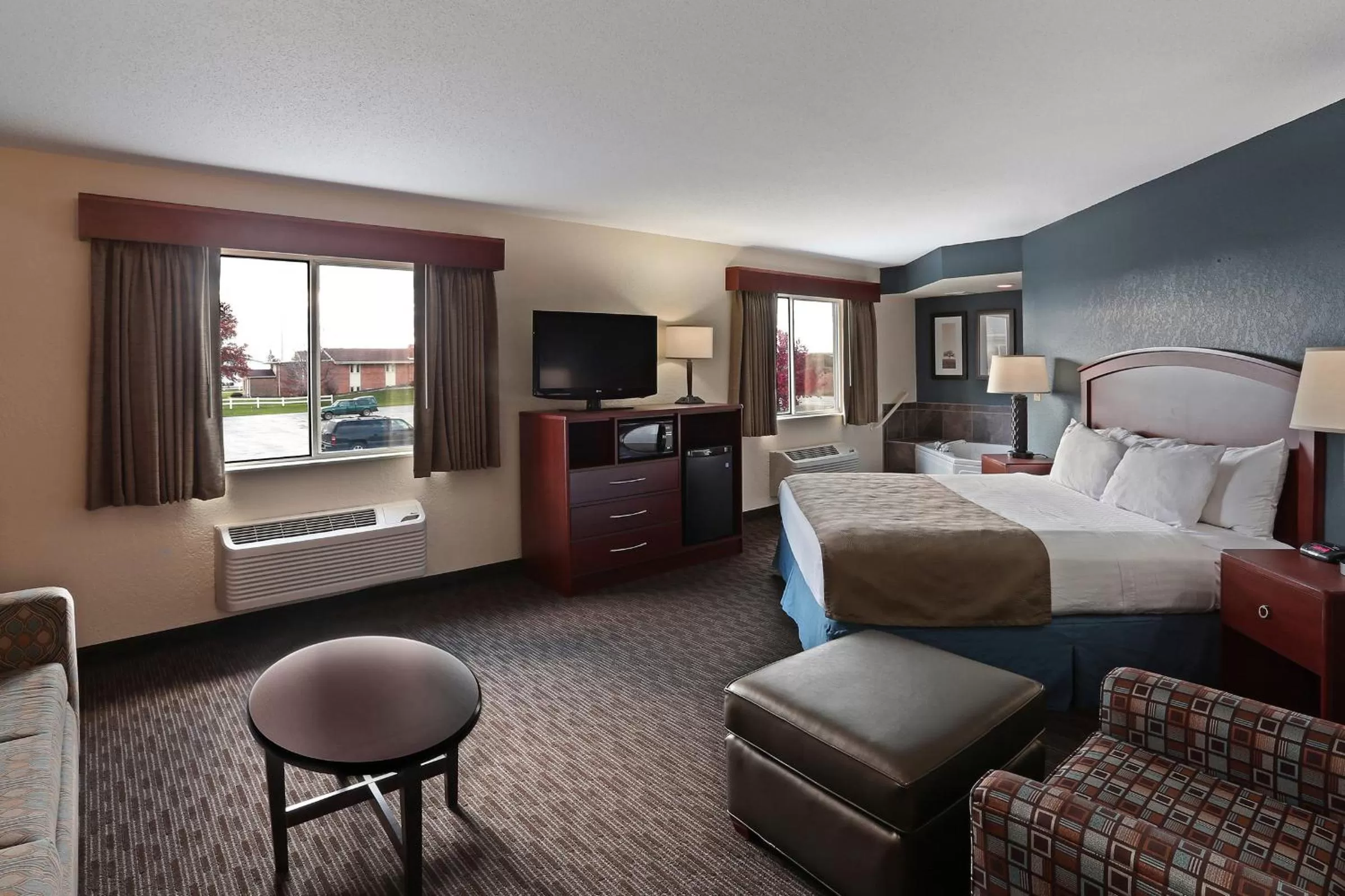 Photo of the whole room, Bed in AmericInn by Wyndham Bay City