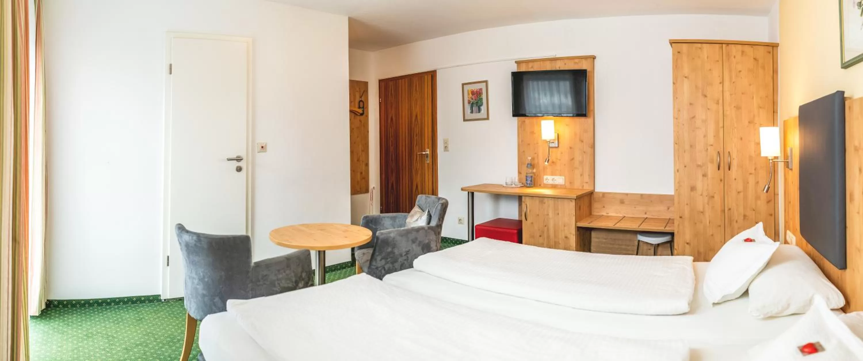 Bed in Hotel Steffl Garni inkl Chiemgau Karte