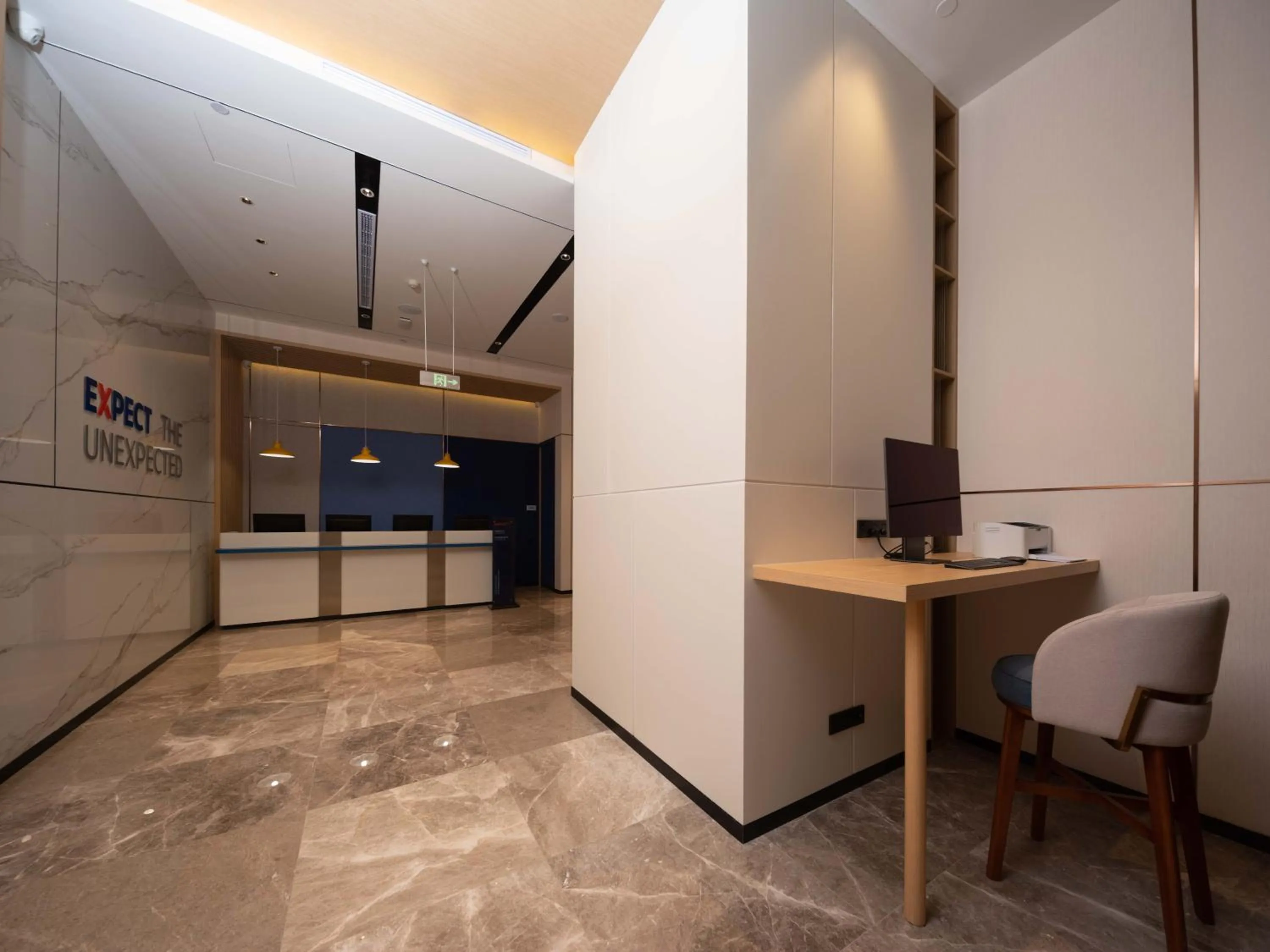 Lobby or reception in Holiday Inn Express Chongqing Caiyun Lake by IHG